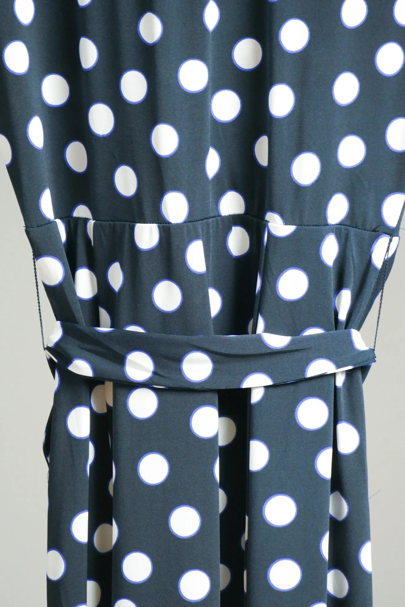 La robe mi longue en jersey marine ?� gros pois blancs BETTY BARCLAY �?? Vetement original femme 