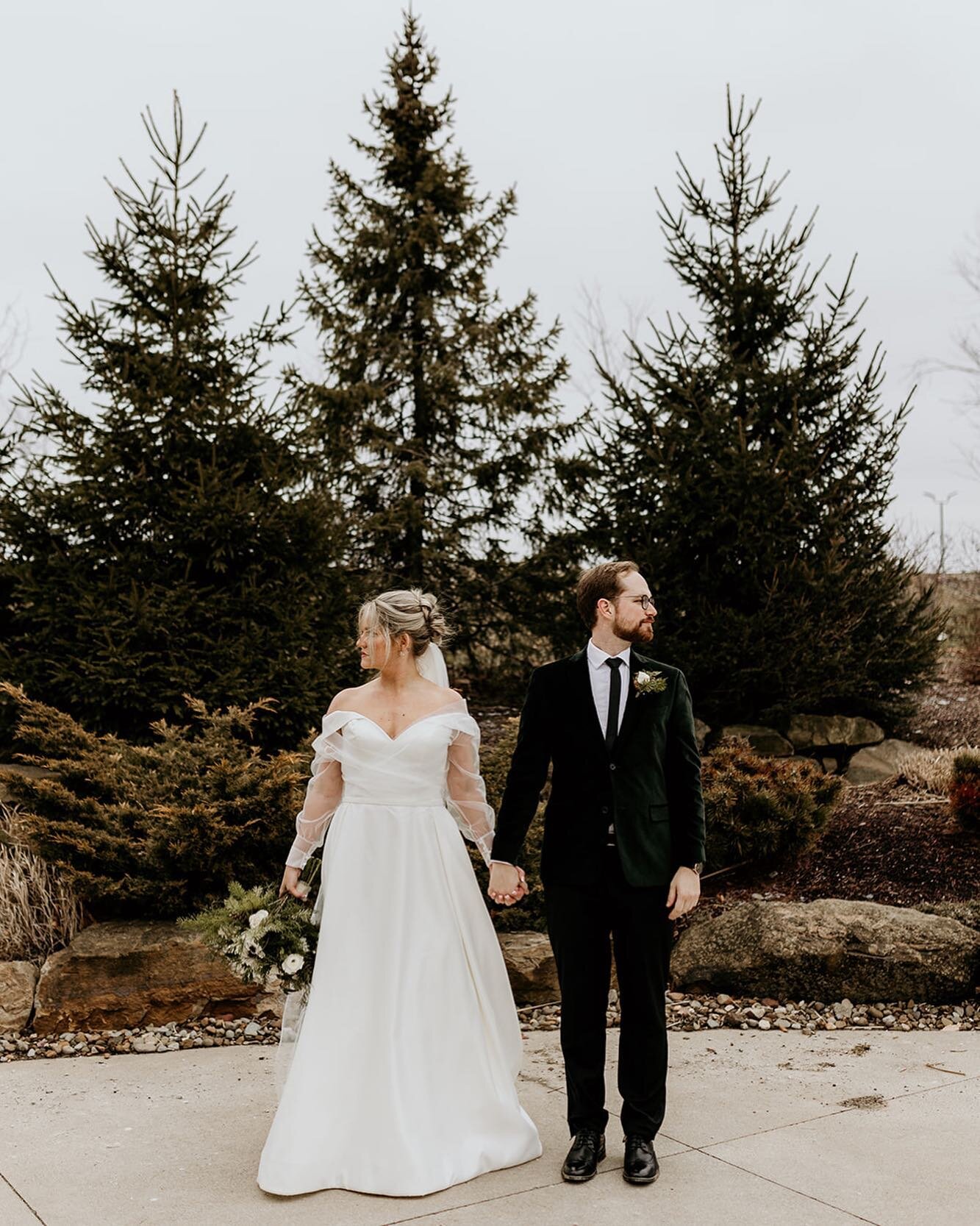 Saying goodbye to winter by paying tribute to this gorgeous winter wedding one more time 😍🌲

📸: @zainasalemphoto