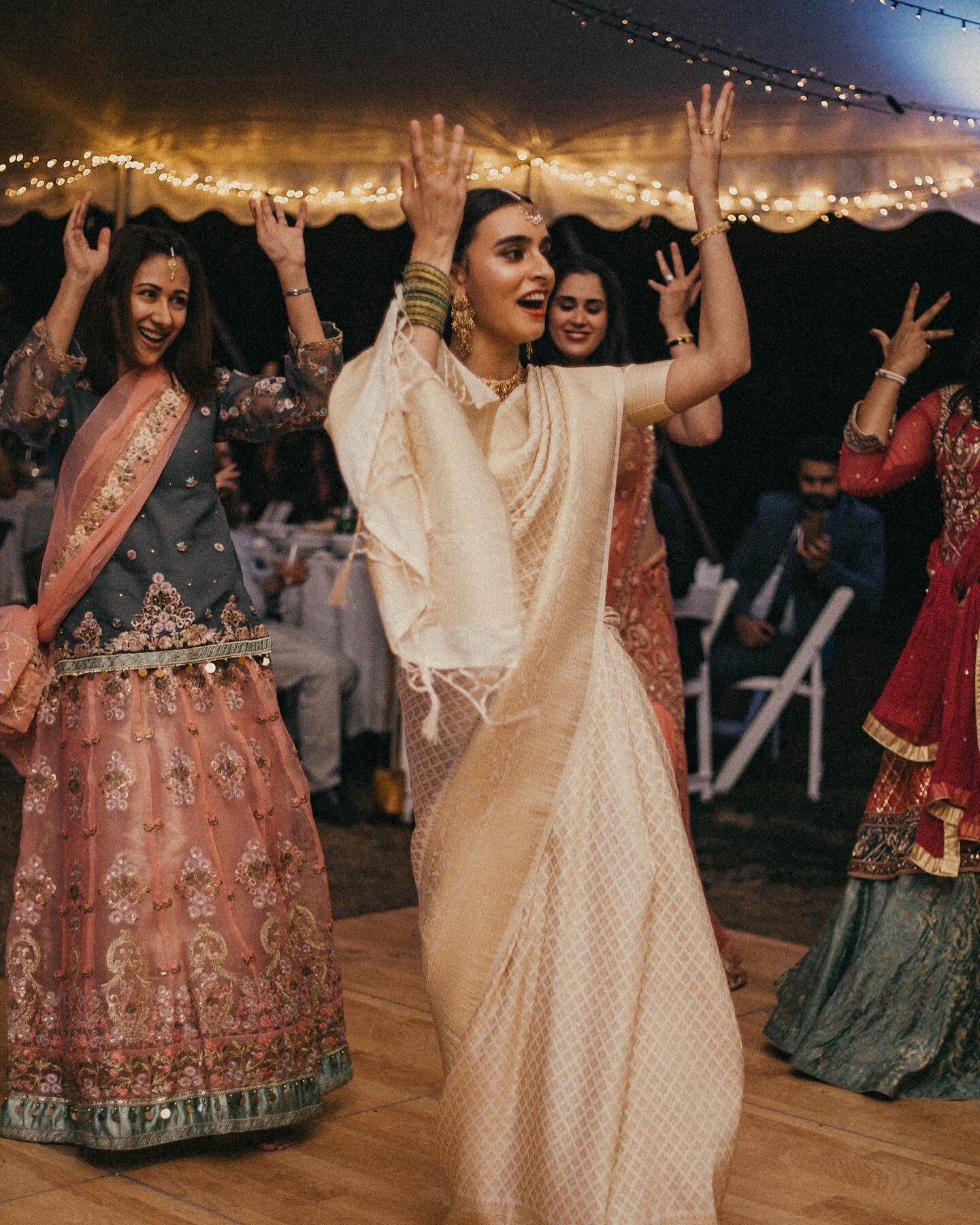 Who&rsquo;s ready for summer wedding nights dancing under the twinkle lights? ✨

📸: @sennaahmadphoto 
Venue: @queensfarm 
Planner: @tayloredevents.co