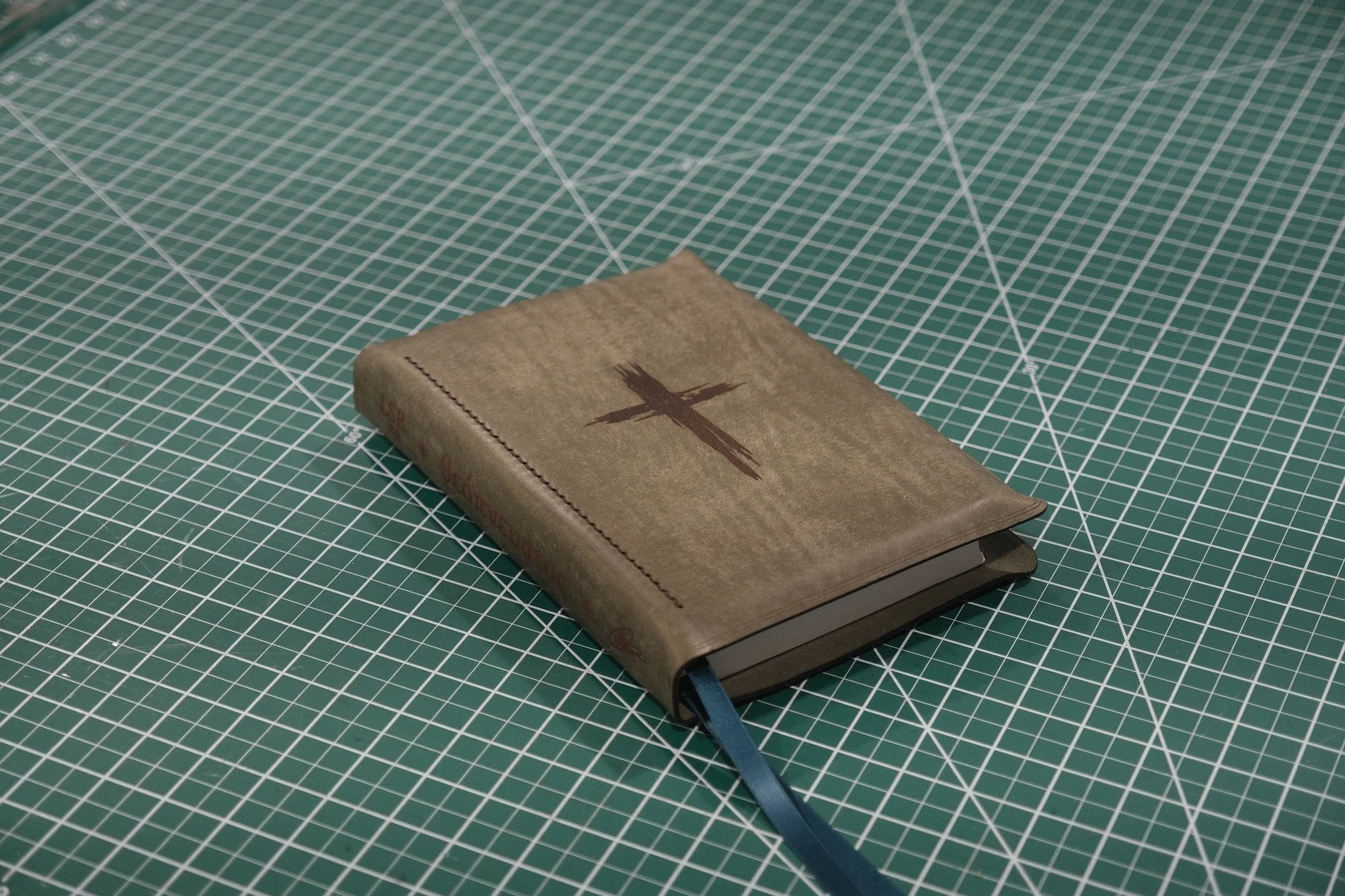 📖 Now Available | Sofield LSB ICR Handy Size

Crafted for those who desire a faithful text bound with enduring craftsmanship.

This Legacy Standard Bible, Inside Column Reference edition is bound in Badalassi Carlo Pueblo leather in Grey, a vegetabl