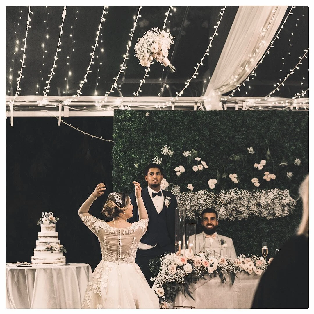 💐 The toss! 😍
-
-
-

#weddingszn #wedding #bouquettoss #marriedlife #bride #bridetobe #bridal #mrandmrs #groom #groomtobe #bridalshower #isaidyes #shesaidyes #hewenttojared #bestnightever #weddingphotography #weddingphotographer #miamiweddingphotog