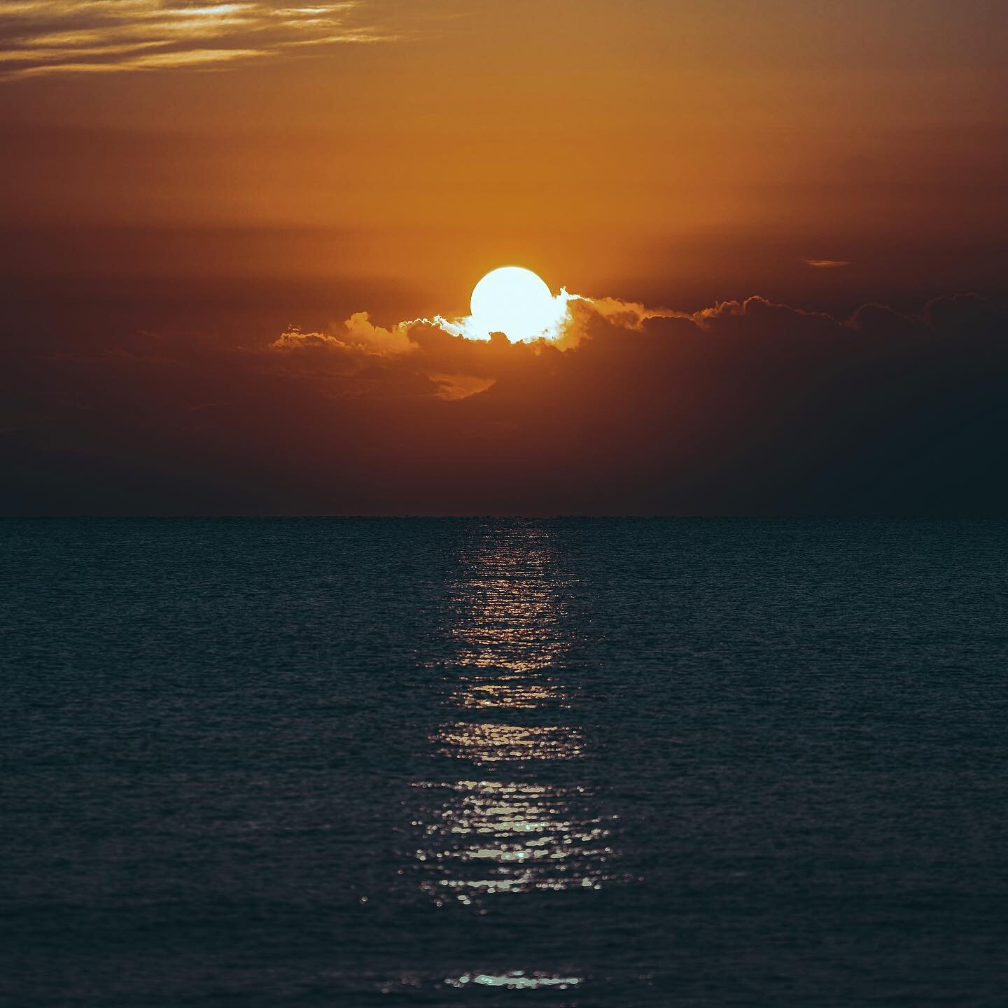 🎶 Goodness gracious great ball of fire! ☀️
-
-
-

#fortlauderdale #florida #southflorida #floridalife #earthfocus #visitflorida #pureflorida #roamflorida #thevisualscollective #adventurehere #beautifuldestinations #ig_color #artofvisuals #wanderlust