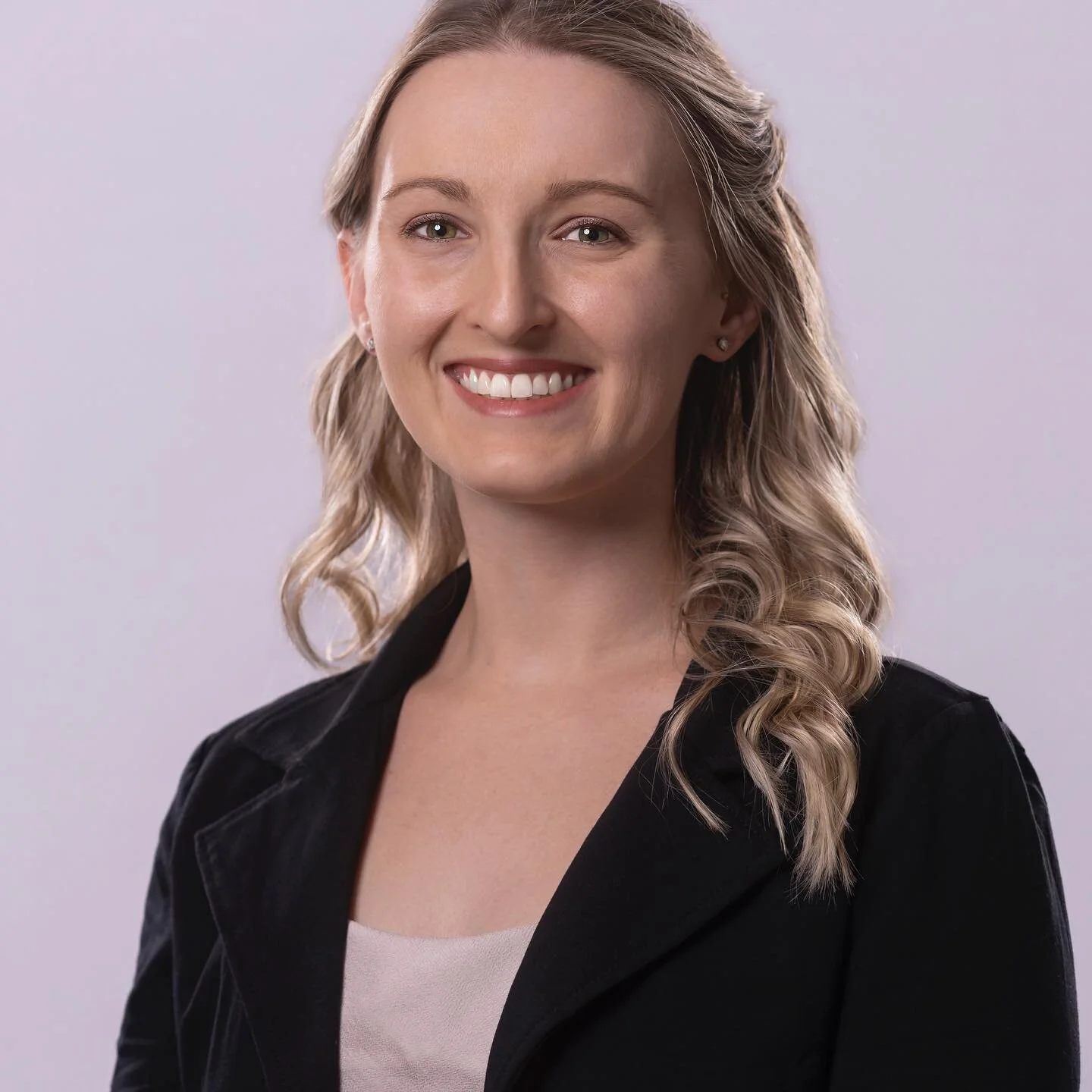 A well done headshot is VITAL to building your professional brand. Statistics prove that a professional headshot boosts marketability dramatically! Get in touch with me to schedule yours!!! 
-
-
-
#headshot #professionalheadshot #headshots #professio