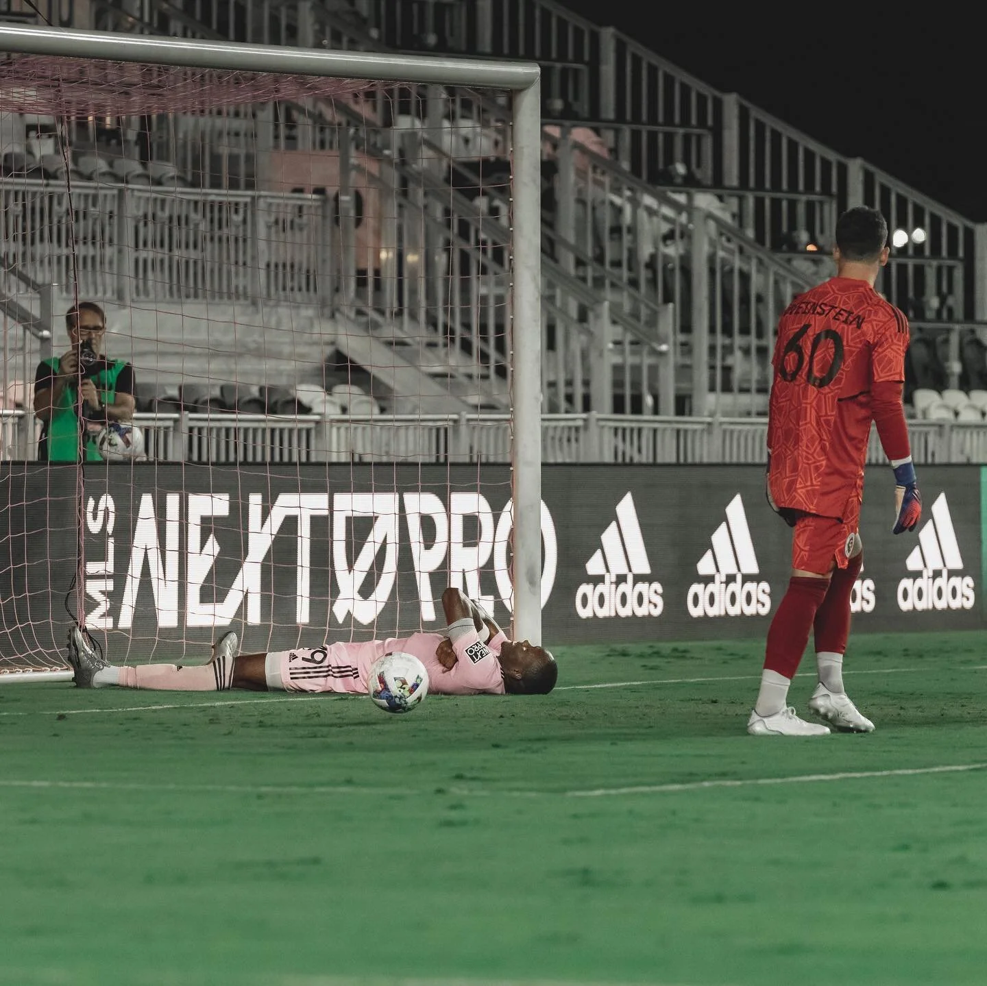 Have yourself a game, kid! SB with the 🎩 trick 🤩 
-
-
-
#soccer #football #futbol #mls #mlsnextpro #hattrick #soccerphotographer #footballphotographer #sportsphotographer #intermiamicf #intermiami #imcfii