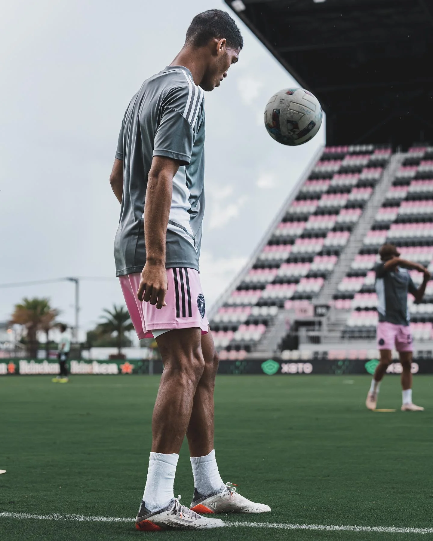 Warmies 😎🤙🏼
Also, why does Brax look like he&rsquo;s betting that Romeo&rsquo;s gonna miss the kick? 💀😂
-
-
-
#soccer #football #futbol #mls #sportsphotographer #soccerphotographer #footballphotographer #mlsnextpro #intermiami #intermiamicf #imc