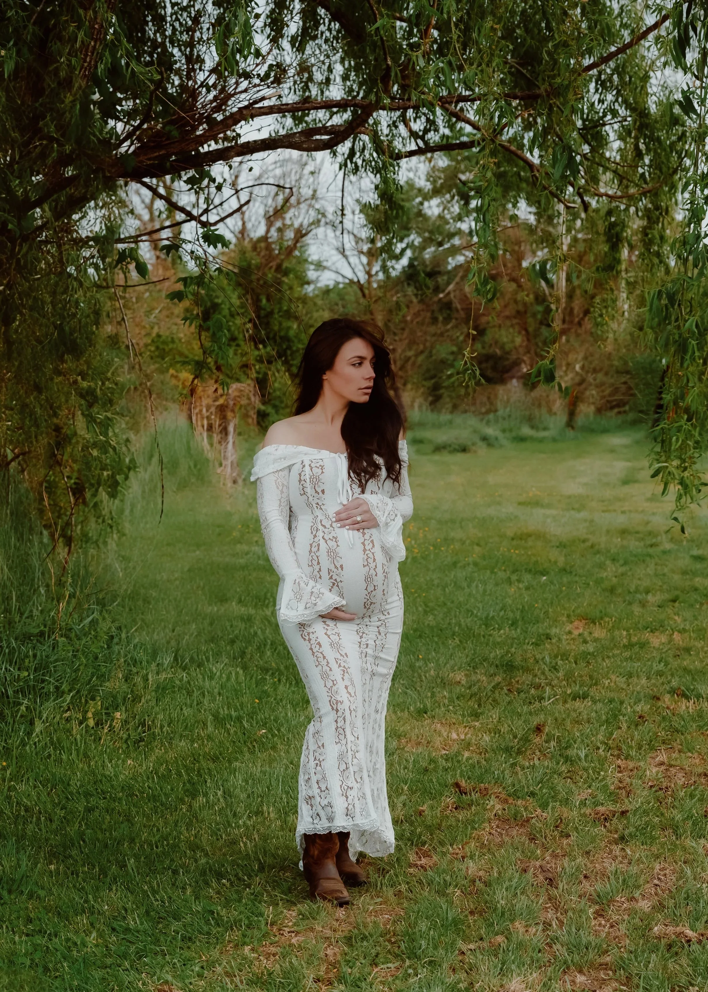 expecting-mother-outdoor-portrait-new-jersey.jpg