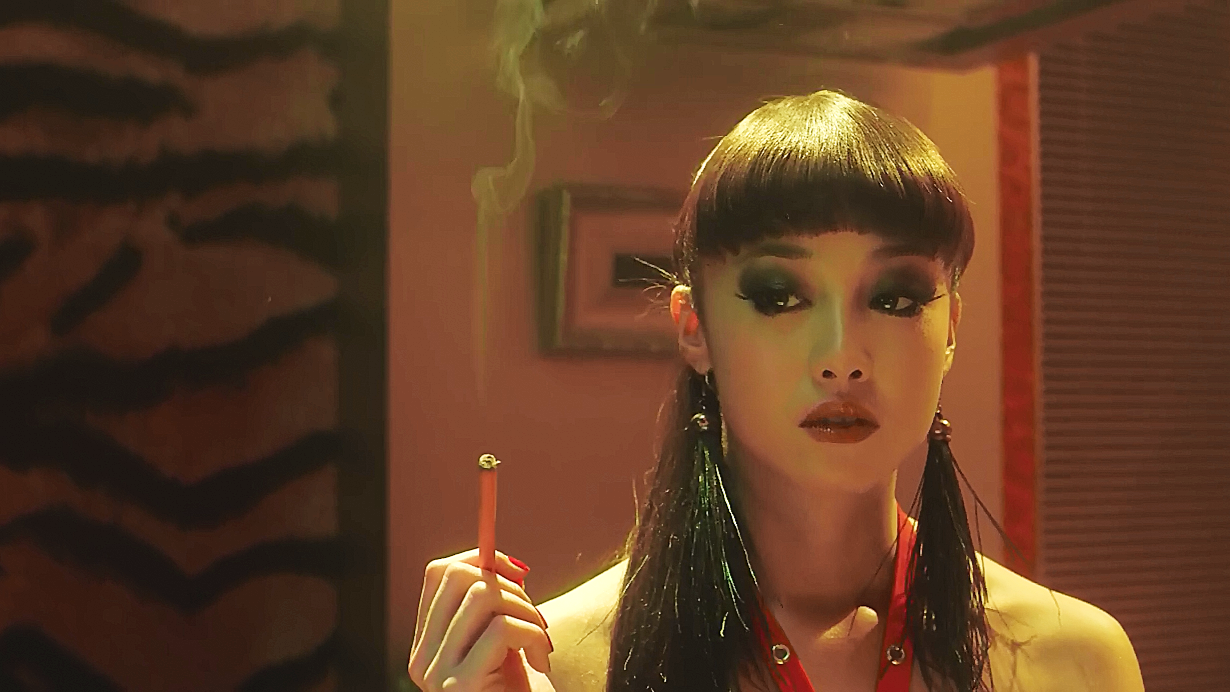 Helter.Skelter.2012.18%2B.BRRip.DownSpaces.mkv_snapshot_01.06.45_%5B2013.10.14_15.30.05%5D.png