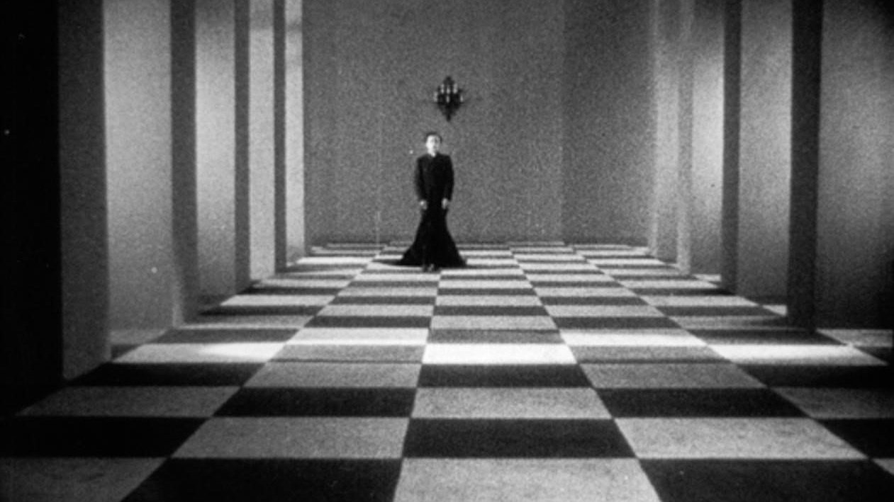 The Seashell and the Clergyman (1928)