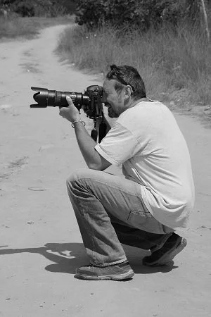 eric-gauss-kneeling-with-camera