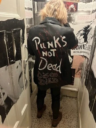 dr-julia-kukard-in-punk-gear