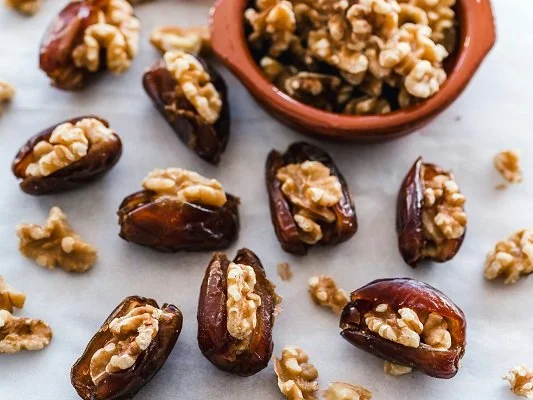dates-with-pecan-nuts-un.jpg