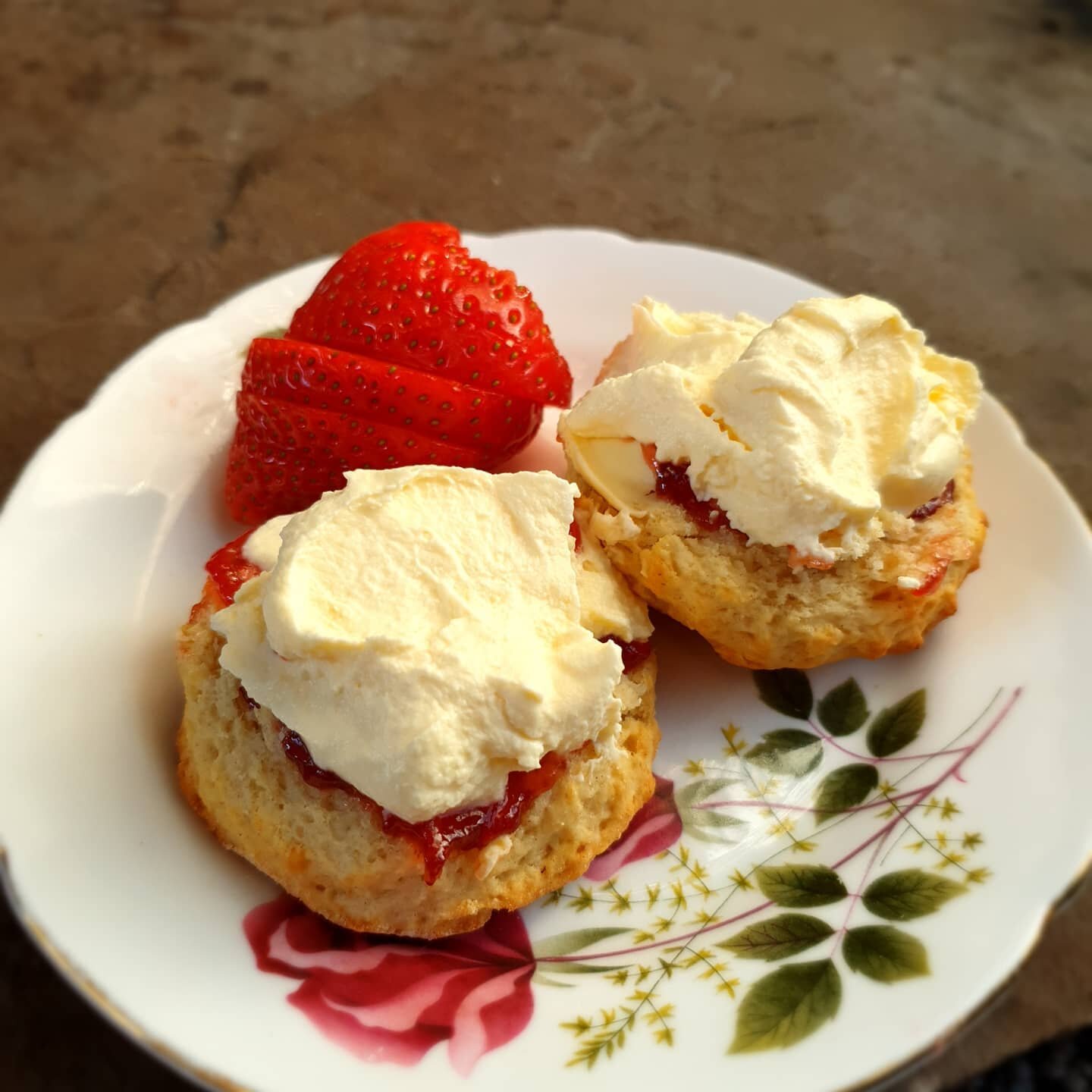 It's a cream scone kinda day, thanks mum - it was delicious 😋 
.
.
#scones #creamtea #summerfood #foodstagram #sunshinefood #fruitscone #june #garden #sconesofinstagram #sconesandjam #sconesandtea #lifeofagardener #sconesjamandcream #sconeslover #fo