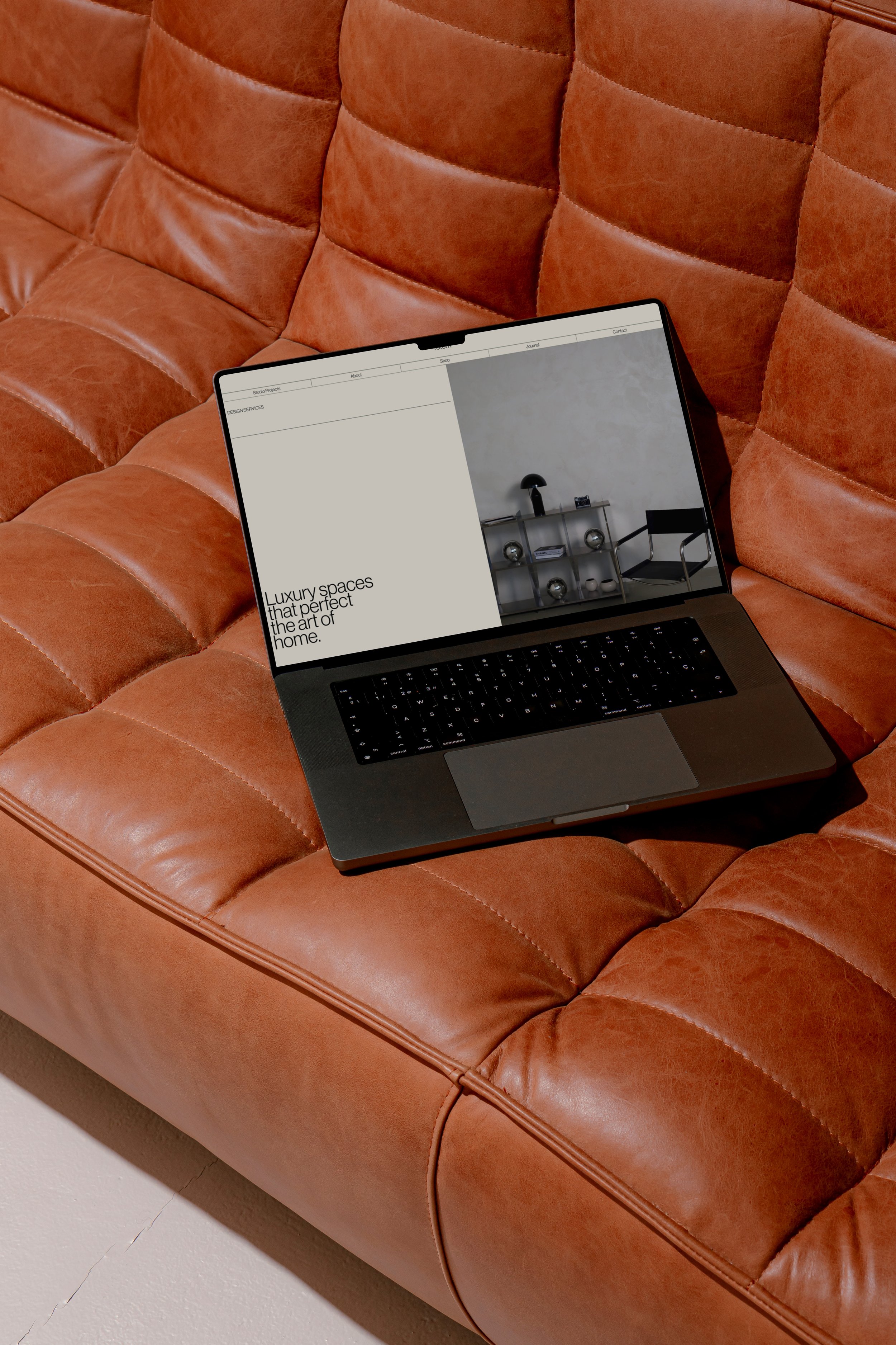 Bendito_Mockup-MT-MacBook_Pro-06.jpg