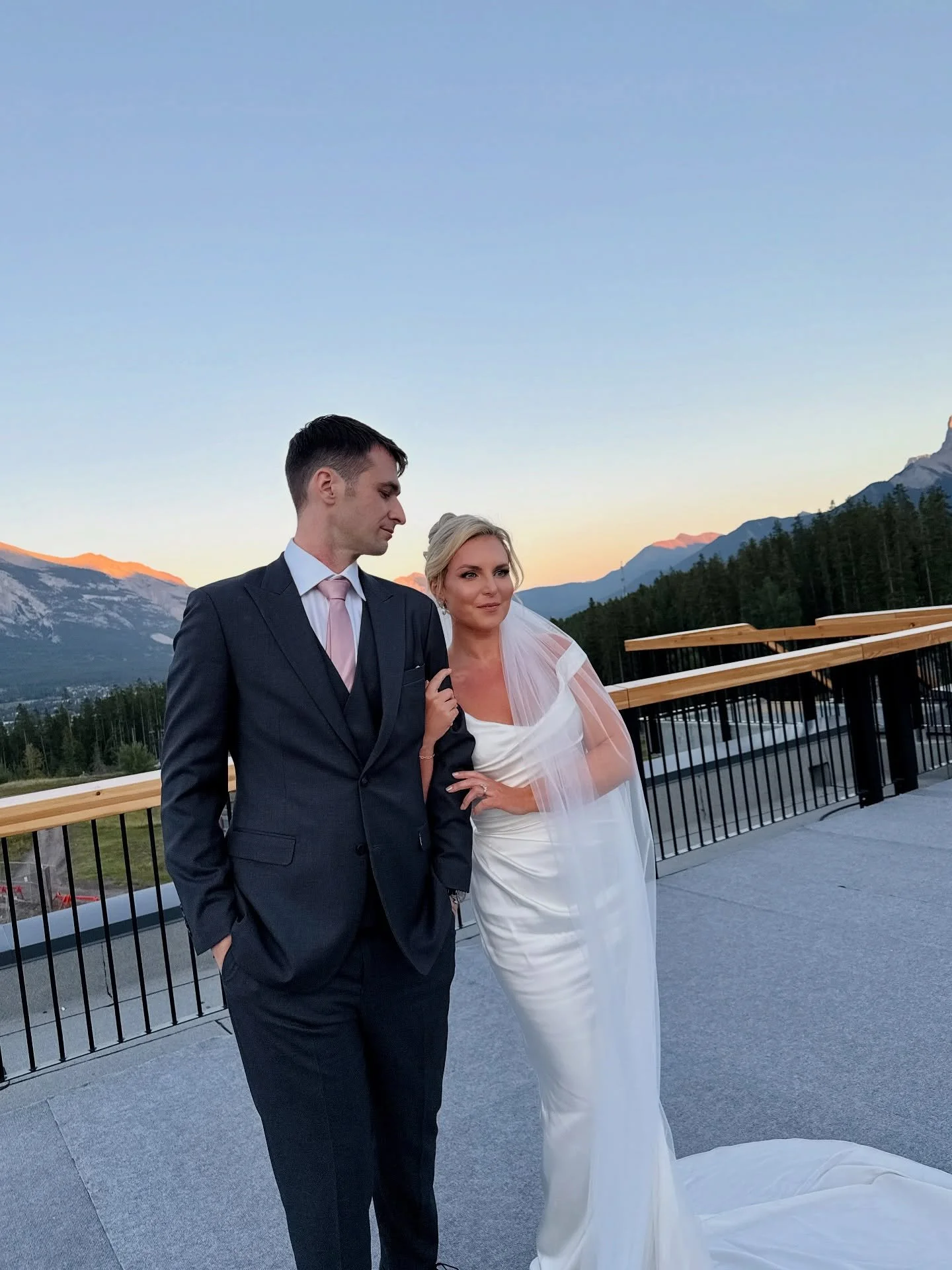 hot take: your bestie or family member shouldn&rsquo;t be your content creator&hellip;they should be on the dance floor with you 💃✨ your wedding day flies by and a content creator makes sure you don&rsquo;t miss anything! 

from the quiet moments to