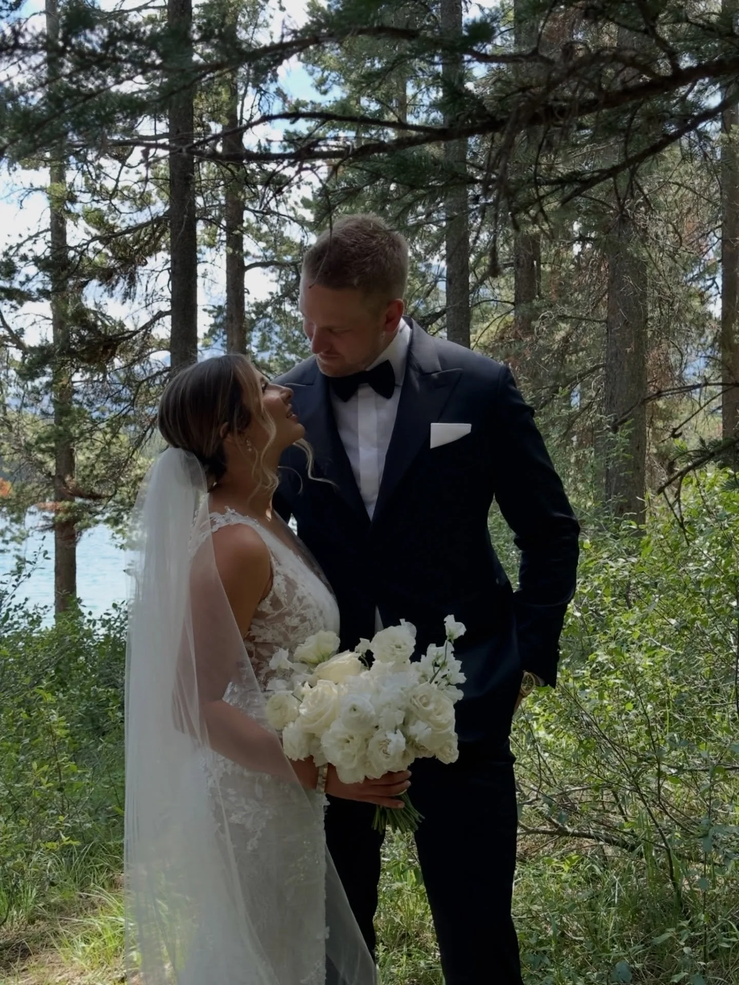 if you&rsquo;re dreaming of a summer wedding in the mountains&hellip; I get it 🤍 it&rsquo;s pure magic! 

and now, let&rsquo;s take a walk down memory lane! this was Wedding Day Bestie in 2023&hellip;the idea actually clicked in 2022. I made one pos