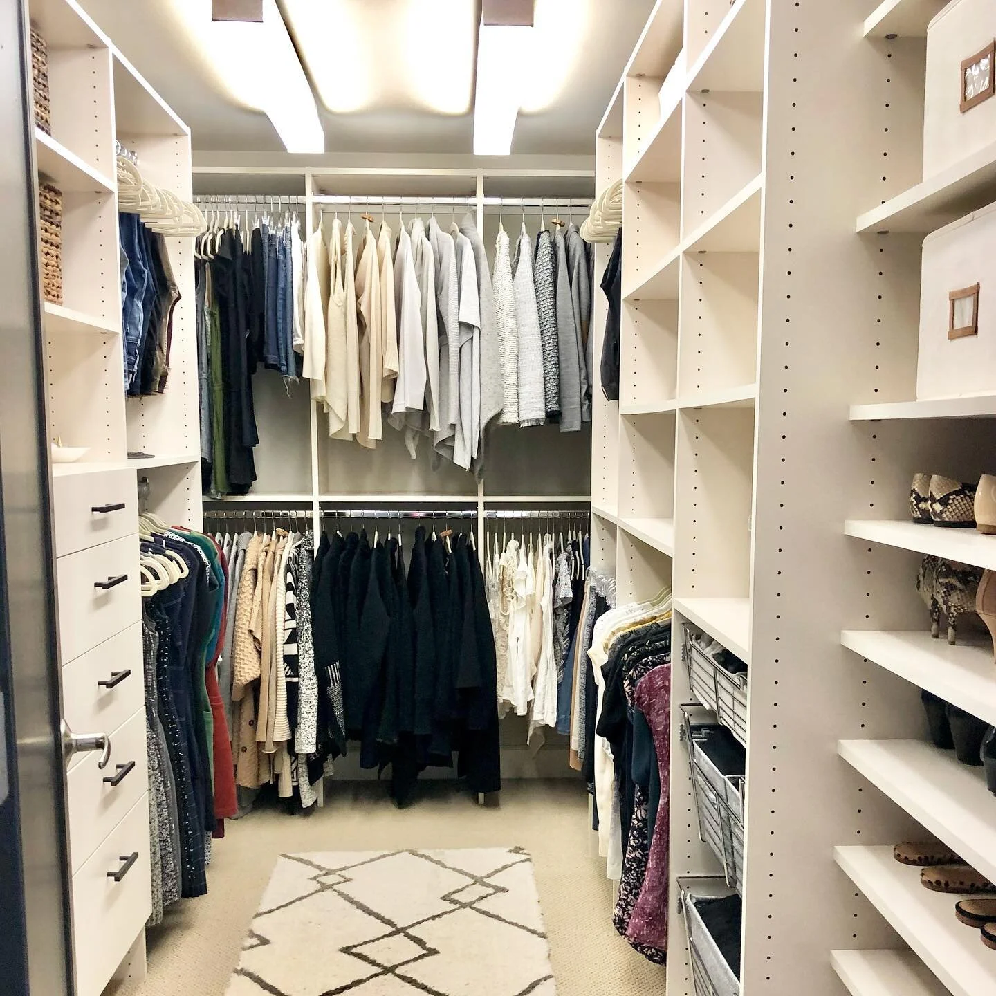 A closet with all the views 🖤

Closets are an important factor in any home so staging the space to show buyers the potential is crucial! 

A beautiful &amp; bright closet with full visibility and functional space needs to be highlighted in a tour.

