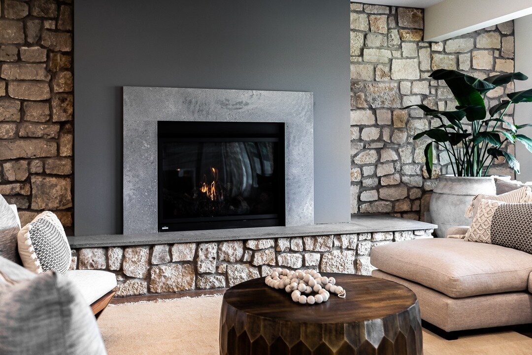 This Chilly Rainy Monday makes you want to grab a glass of wine and cozy up next to the fireplace 🍷🔥⠀⠀⠀⠀⠀⠀⠀⠀⠀
.⠀⠀⠀⠀⠀⠀⠀⠀⠀
.⠀⠀⠀⠀⠀⠀⠀⠀⠀
.⠀⠀⠀⠀⠀⠀⠀⠀⠀
#magarihomedesign #jillianlay #naturalstone #fireplace #fireplacegoals #customdesign #fireplacehearth #st