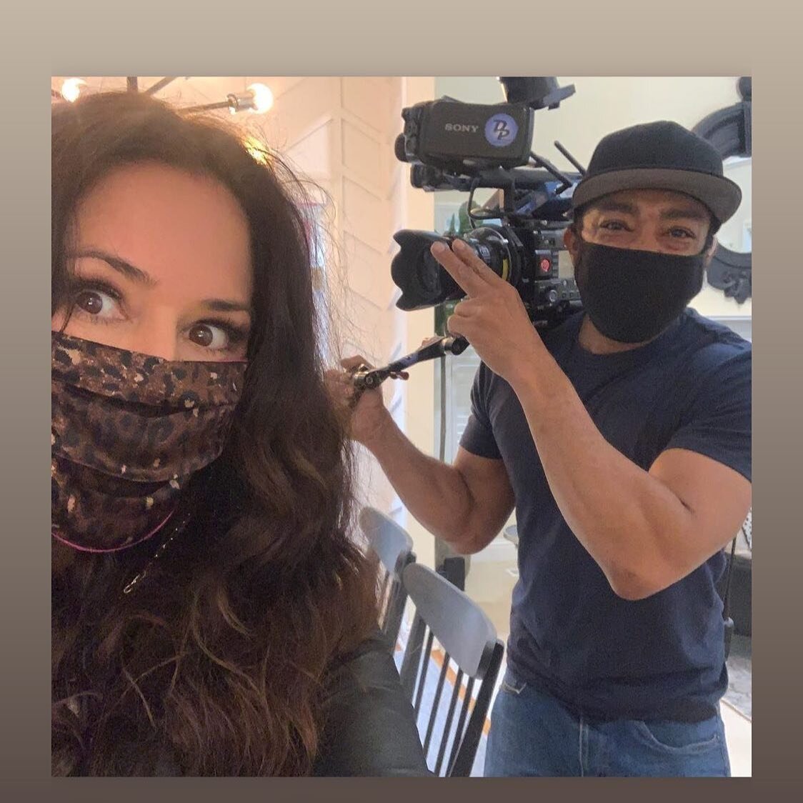 @tanyamemmeofficial looking stunning on set filming in Atlanta in mac&amp;vic silky leopard mask and mask chain #filming #filminstyle #sellthishoyse #style #silk #wearamask #maskchain #staysafe #fashion #goodvibes