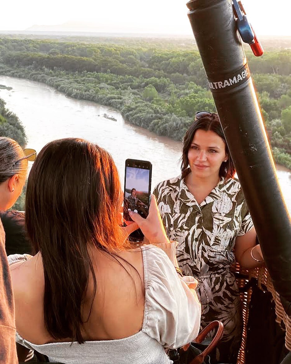 Join us for a picture perfect flight #flyalbuquerque #flynewmexico #fashion #style #beautiful #model #river #water #trees #albuquerque #hotairballoon #sky #clouds #newmexicotravel #newmexicotrue