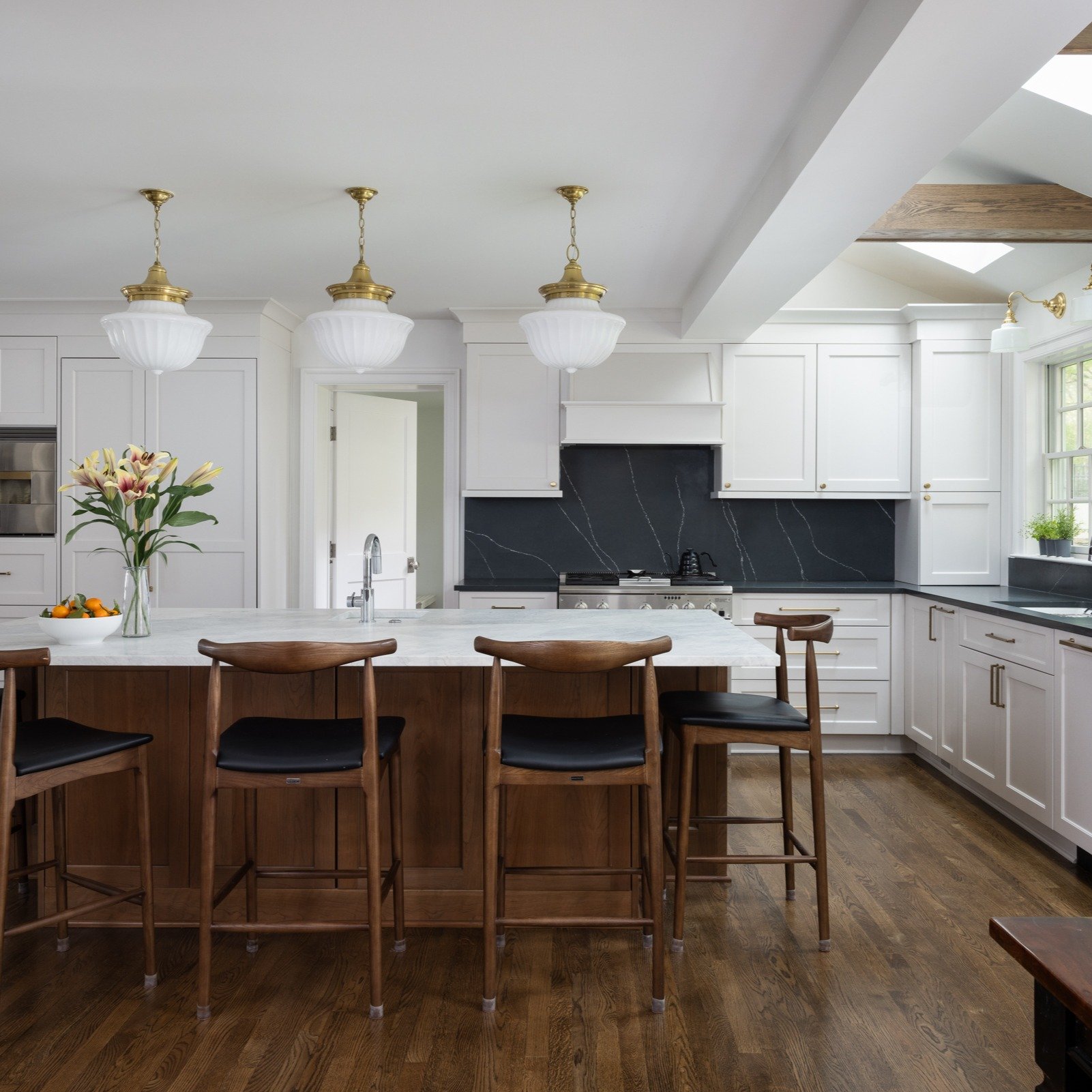 A timeless palette, thoughtfully layered. Black and white establish the foundation, while dark wood accents bring warmth, depth, and quiet sophistication. Designed with intention. 🖤✨

#KitchenDesign #InteriorDesign #KitchenInspo #LuxuryKitchen #Drea