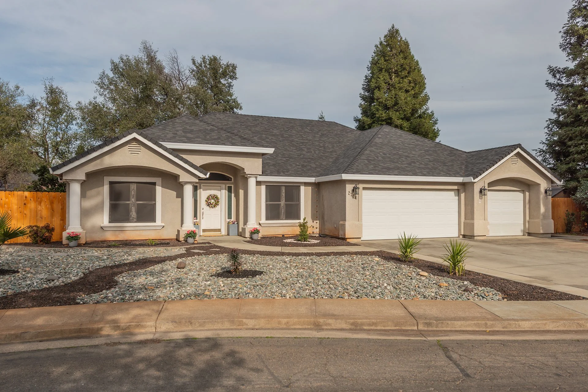 2704 Western Oak Dr. Redding, CA 96002