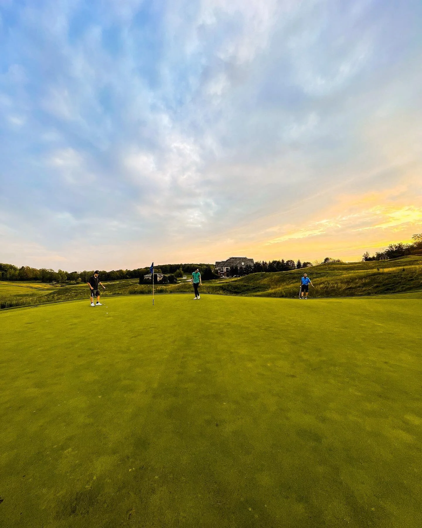 A great day @clubatbondhead over the weekend. Ended the round with a sweet sunset 🌅 ⛳️