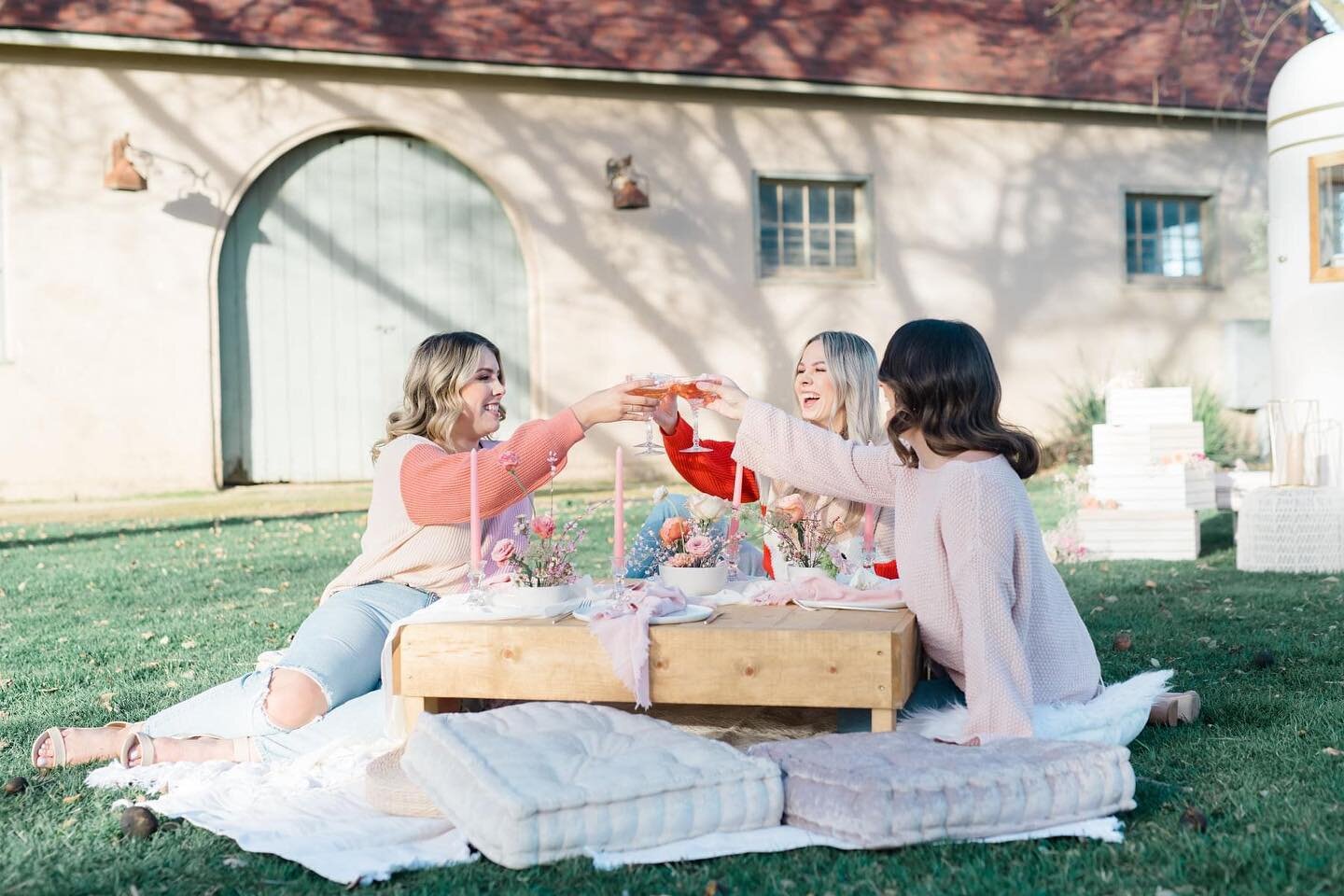 It's a picnic with the girls kind of weekend 🥂 #TheMaples 📸: @clairenicolephotography 

Planning + Design: @kloeevents
Balloons:  @hiphooraycompany
Floral Designer: @bloomonade
Mobile Bar: belleaventureevents
Furniture Rentals + Backdrop: @petiteev
