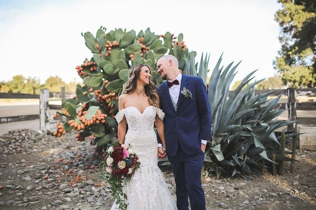 Lovebirds😍 #TheMaples 📸: @britteddyphoto 

Coordinator: @paradiseparkway
DJ: @deborbaevents
Serving Staff: @fireflyeventstaffing 
Florals: @heavenscentflowerco 
Catering: @chandostacos
Bakery: @icingonthecupcake
Videography: @cinema_art_studios 
&b