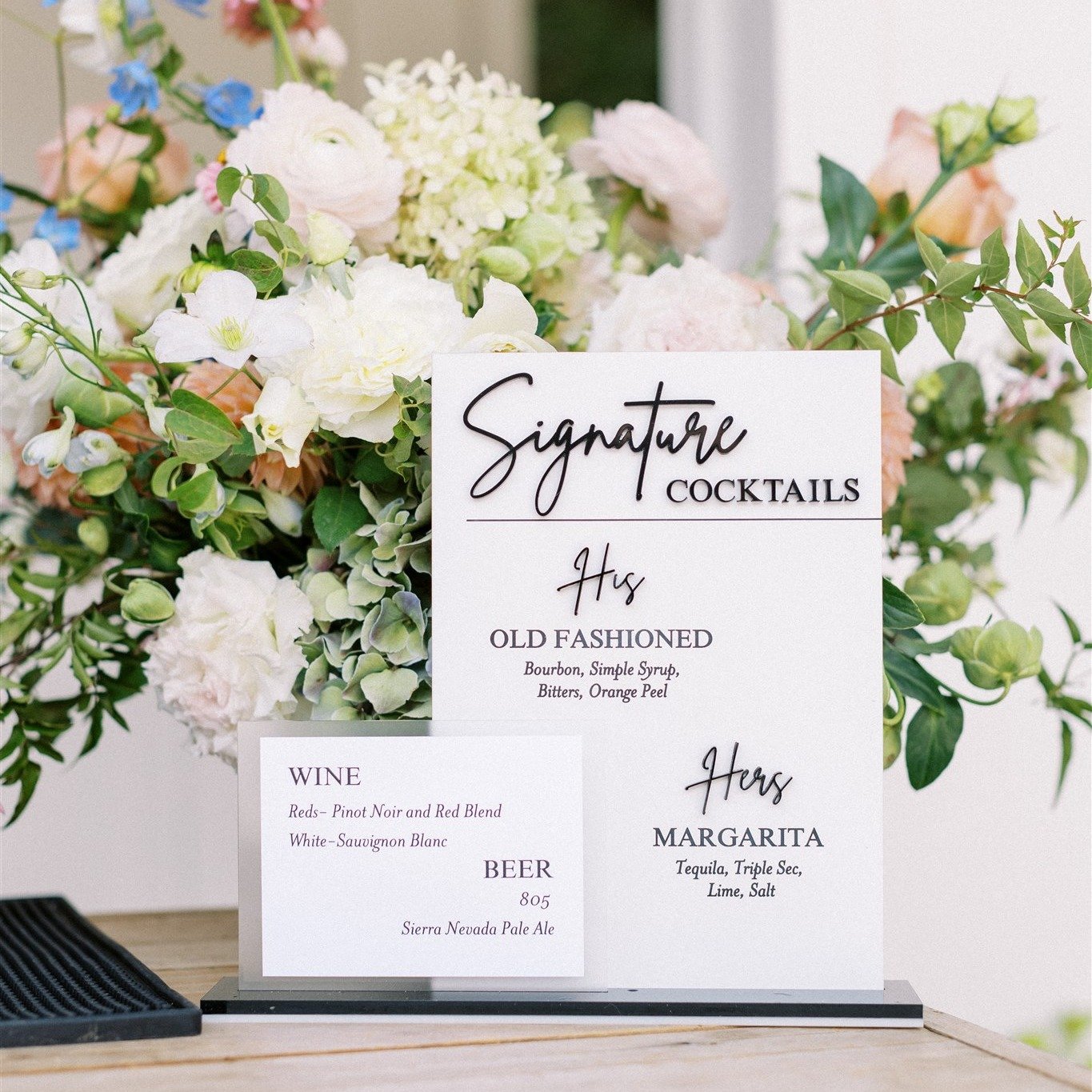 ✉️ At The Maples, every detail has a place to shine 🤍
We love seeing how couples bring their vision to life through signage and stationery.

Vendors in Photos 1-2:
Photography: @heyhails 
Design, Planning + Coordination: @thebeccaandco 
Florals: @di