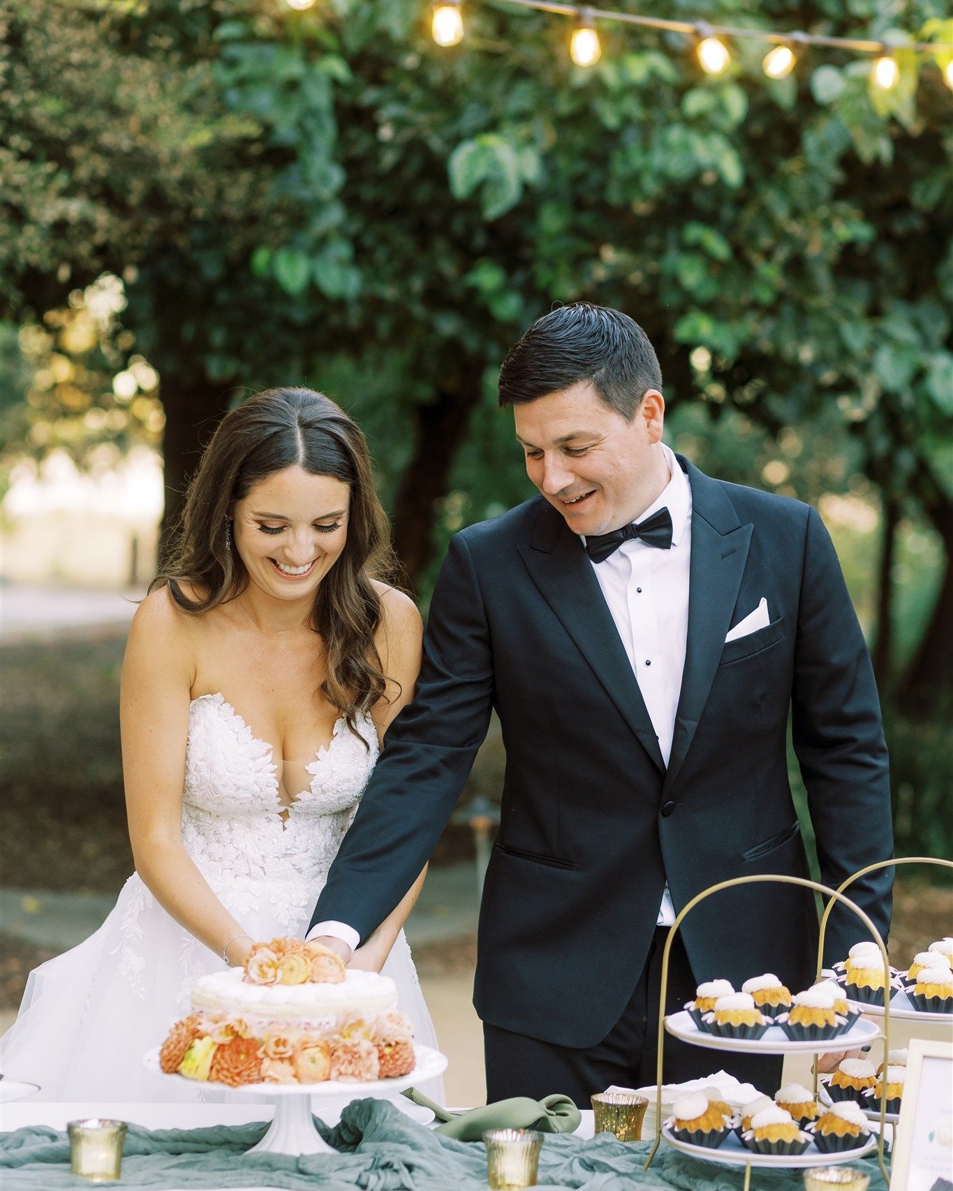 Proof that love is sweet&hellip; but a little messy too 😏🎂
At The Maples, we fully support a cake smash moment 💥

Vendors:
Coordination: @joyeuxevents 
Photographer: @heyhails 
Videographer: @last_light_weddings 
Hair: @bristleandbloomstyles 
Make