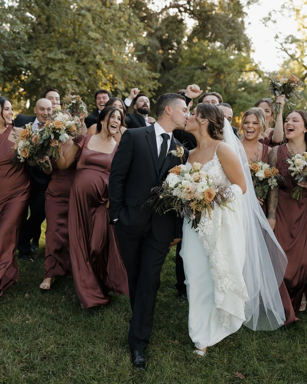 Fall at The Maples 🍂✨

Golden sunsets, crisp evening air, candlelit receptions, and the most romantic wedding vibes imaginable 🤍

There&rsquo;s just something magical about celebrating love beneath the autumn trees ✨

Vendors:
Coordination + Cateri
