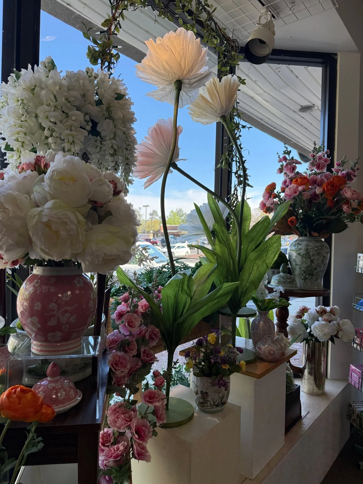 We're blooming! 🌷🌱

#spring #flowers #garden #lynchburgva #shoplocal