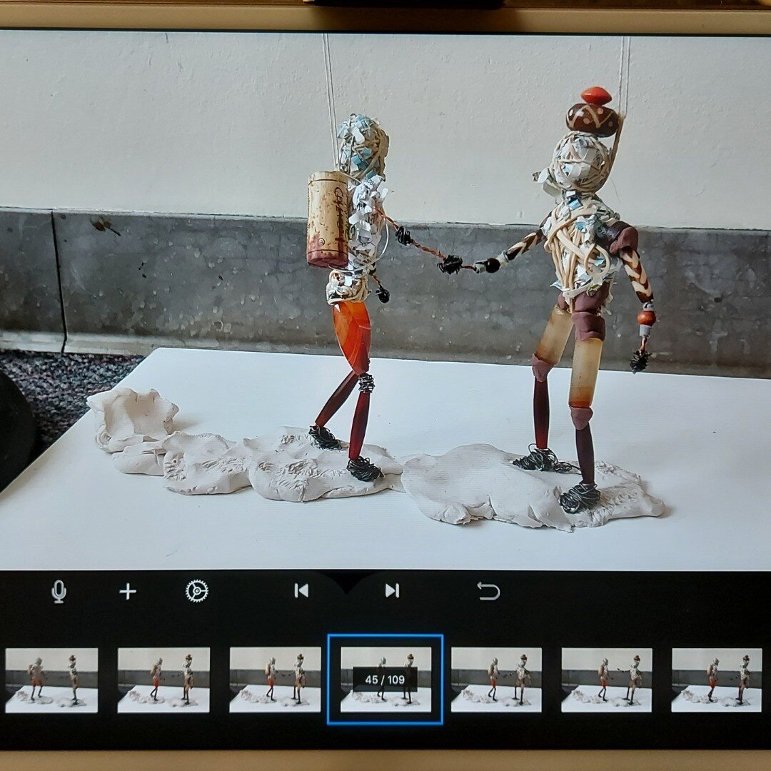 Our story tellers have been hard at work! Here is a glimpse of an awesome stop motion animation Rashuad has been working on!

#sac #seattleartist #stopmotionanimation