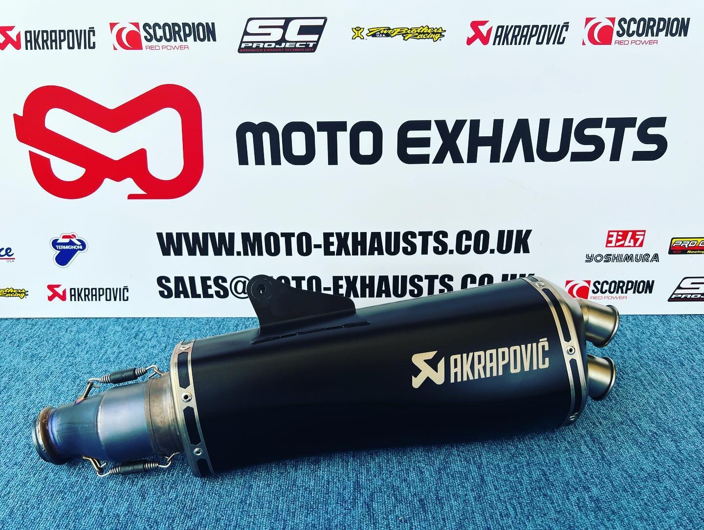 Akrapovic is synonymous for quality and performance. Their 2019+ KTM 690 Enduro/SMC-R Slip-On Exhaust is a perfect example of that. Guaranteed Weight Reduction, Throatier Sound and Better Performance are just a few of the benefits you can expect from