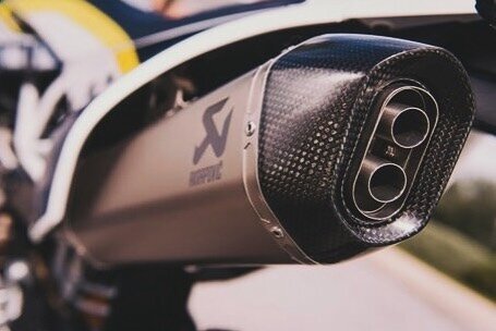 This Akrapovic slip-on silencer for the Husqvarna 701 offers more power, torque, uncompromising race looks and a substantial weight savings. Brand new in stock now 🚀 #husqvarna701 #enduro #supermoto #akrapovic #power #performance #bhp #titanium #car