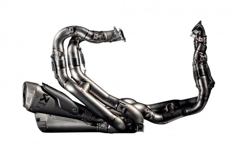 LIGNE-D-ECHAPPEMENT-AKRAPOVIC-EVOLUTION-LINE-TITANIUM----1.jpg