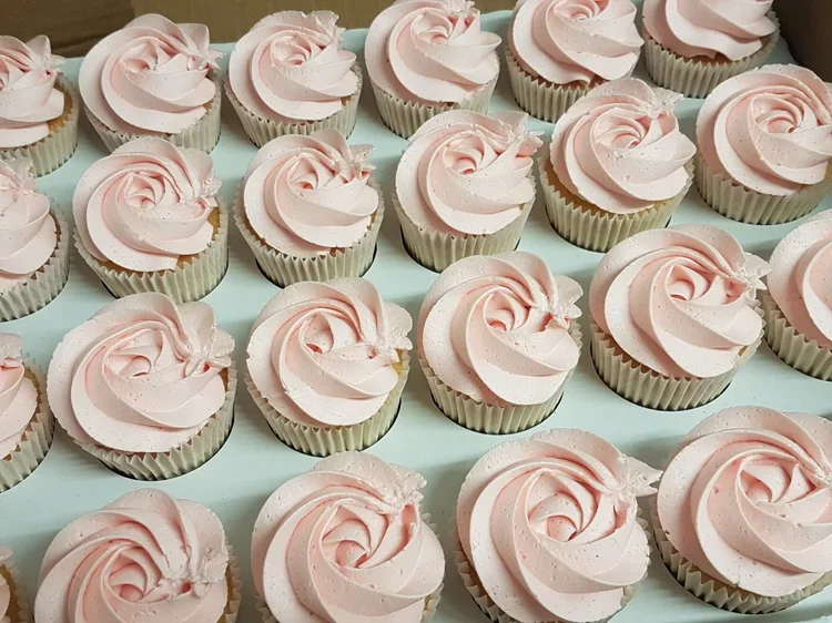pink cupcakes.webp