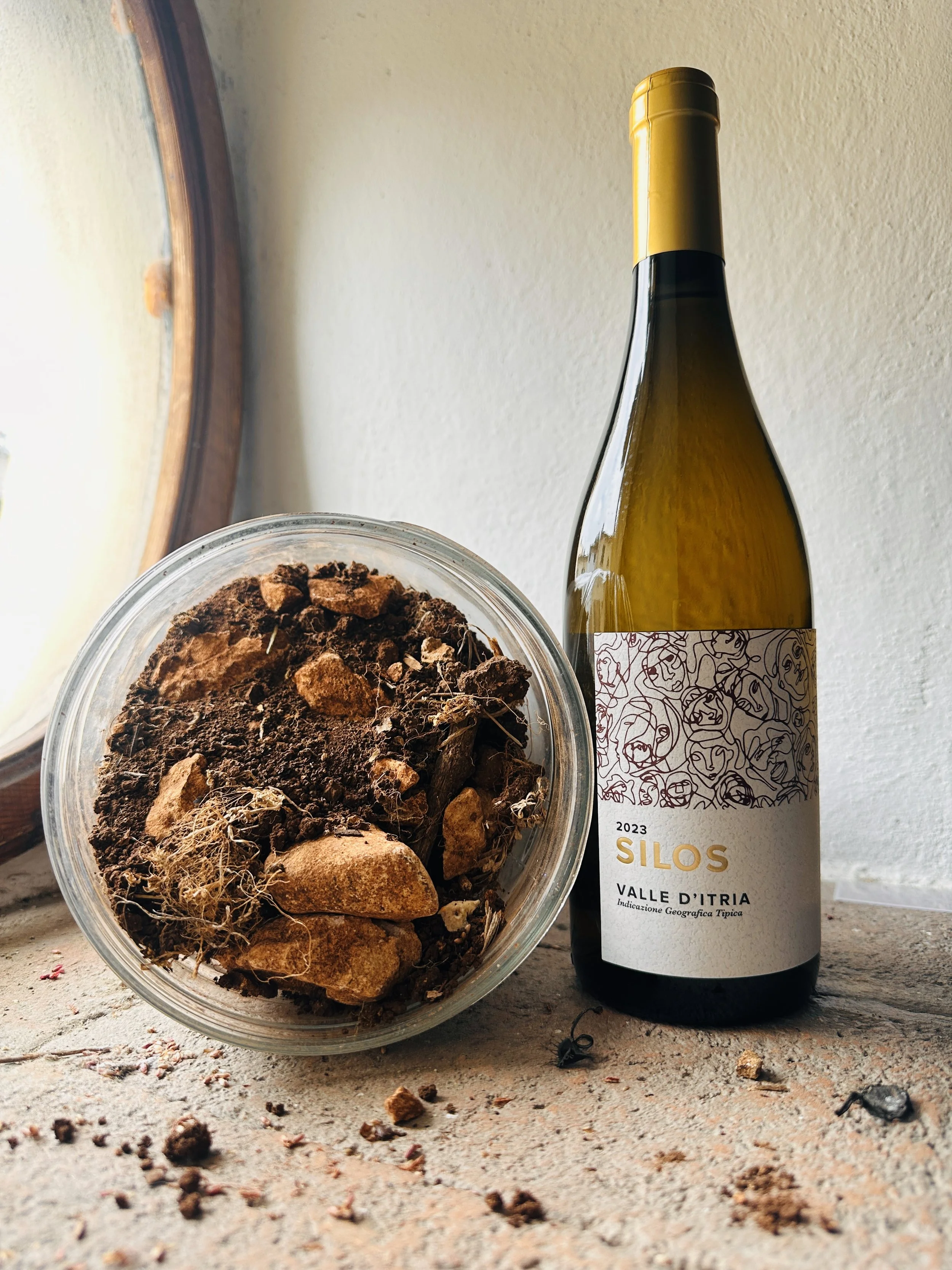 Valle d'Itria field blend of Verdeca, Bianco d'Alessano, Minutolo and Maresco.