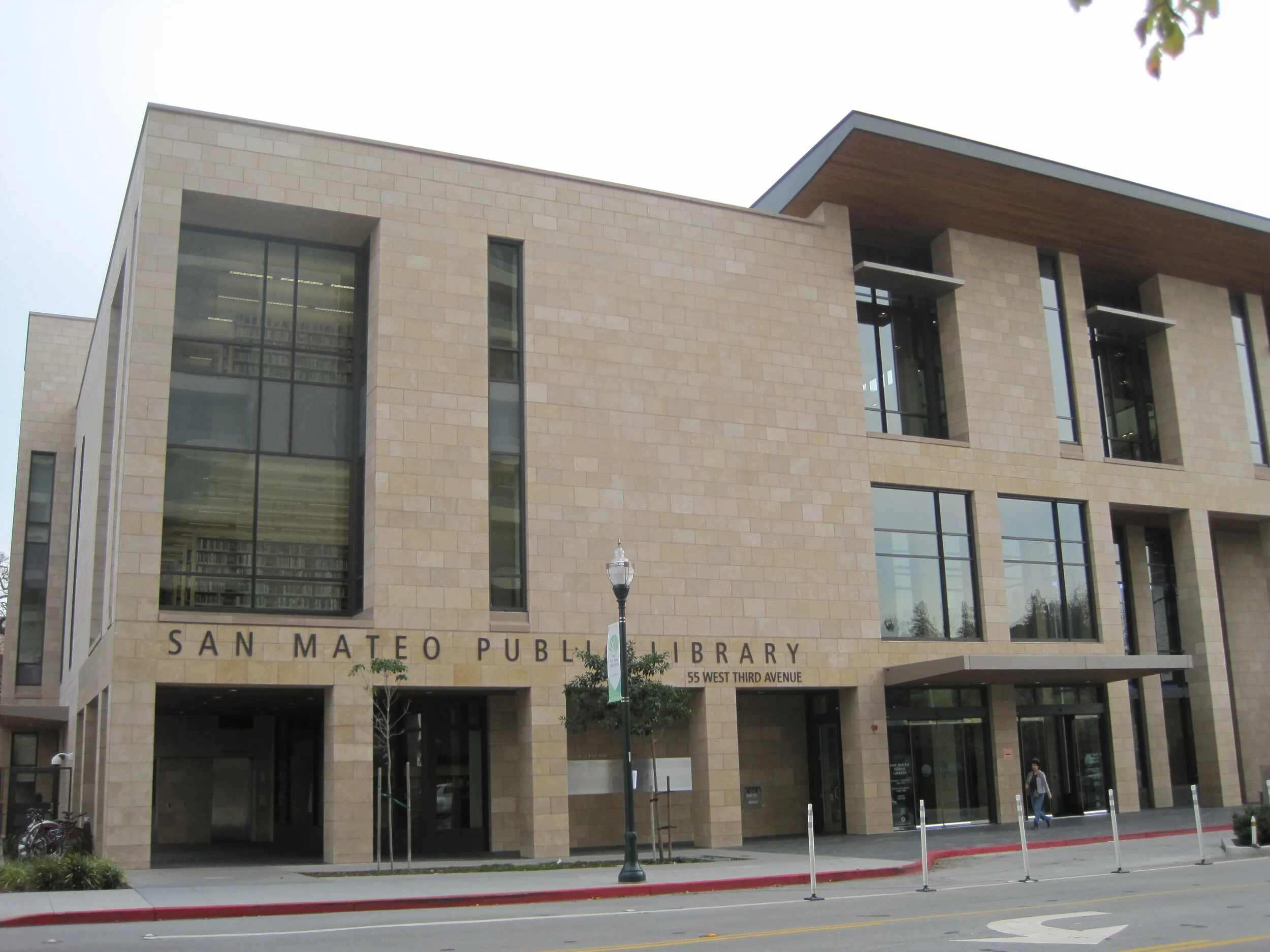 San_Mateo_Public_Library__Main_Branch_front_2.JPG