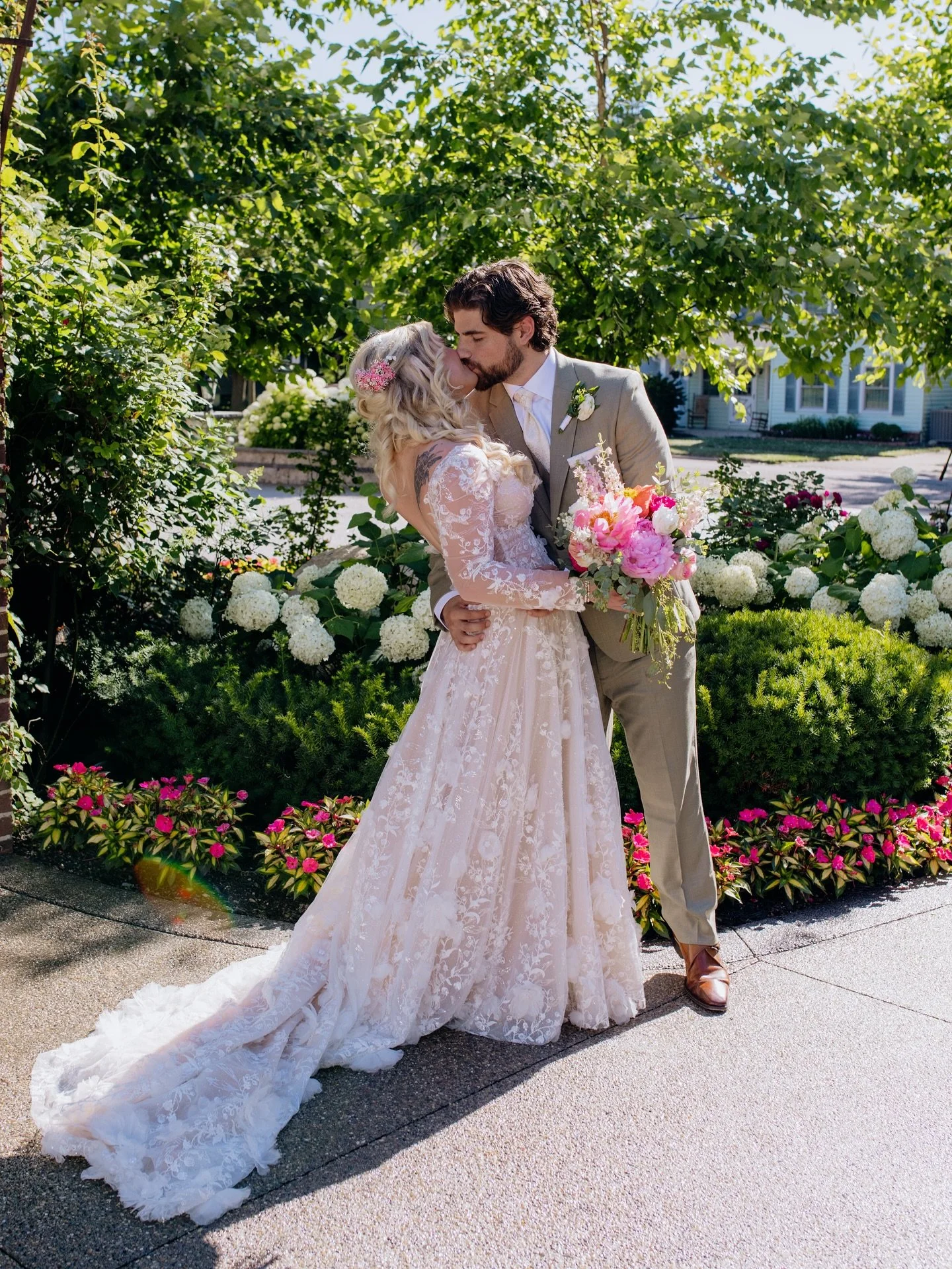 A few moments from the perfect day🩷🥹💐 7.18.2025✨

📸: @acbackusphoto &amp; @kaileyhowellphoto