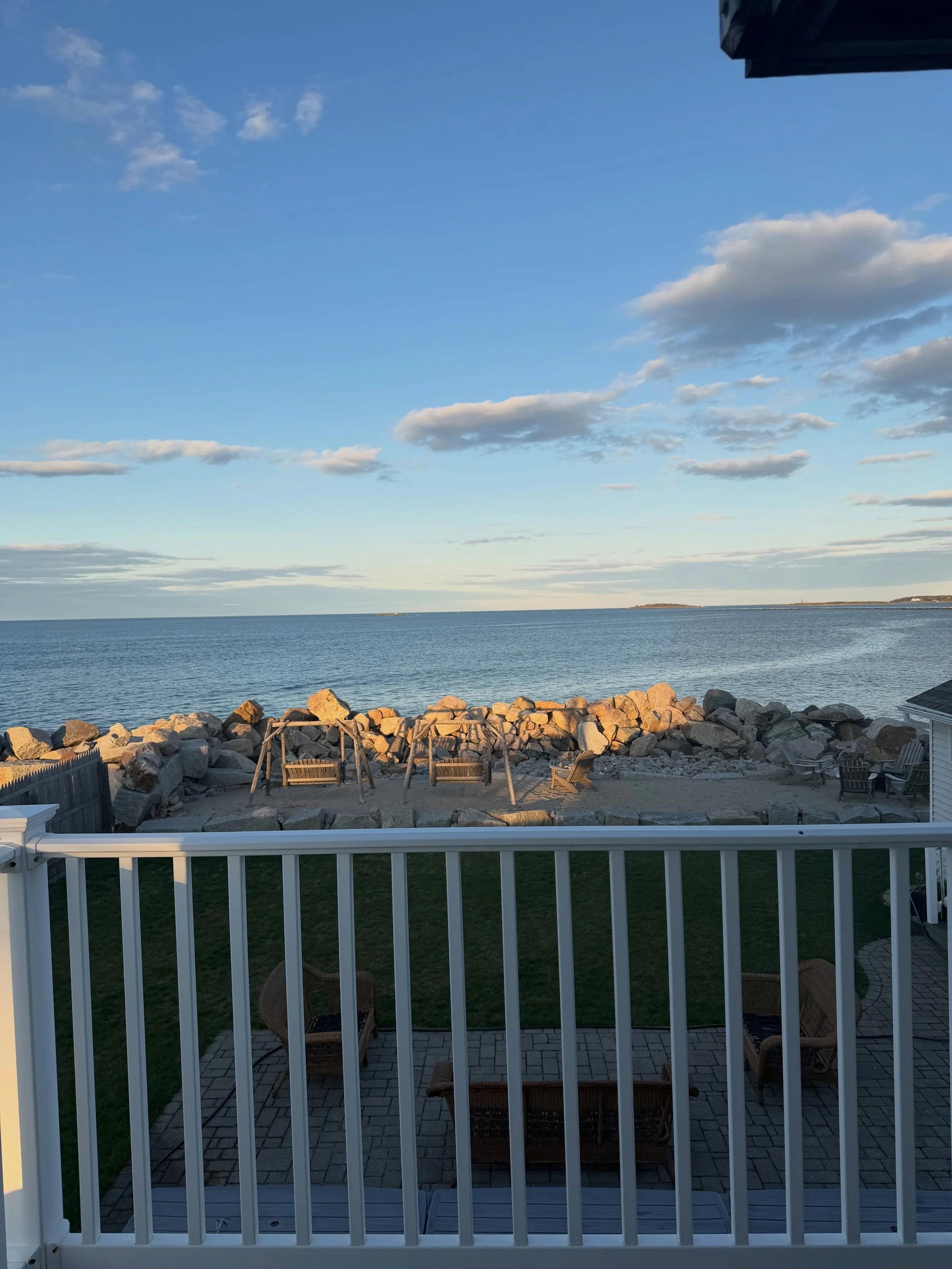 Our Peekytoe Maine rental has an opening next weekend! Bring the whole crew &mdash; this direct oceanfront home sleeps up to 19 guests and is perfect for family gatherings, friends&rsquo; weekends, celebrations, or just soaking up the Maine coast. 🦞
