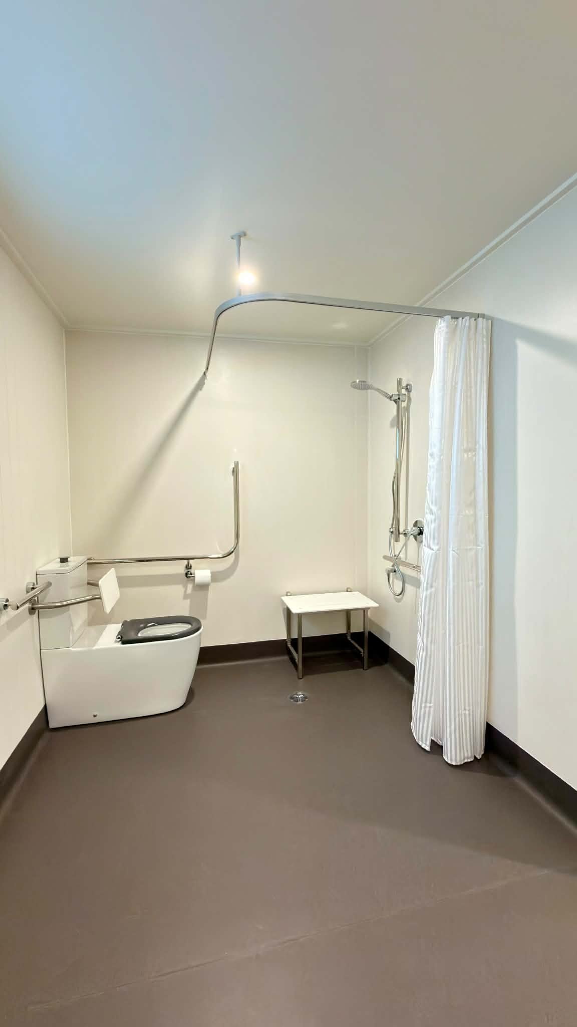 Cabin 1 Bathroom.jfif
