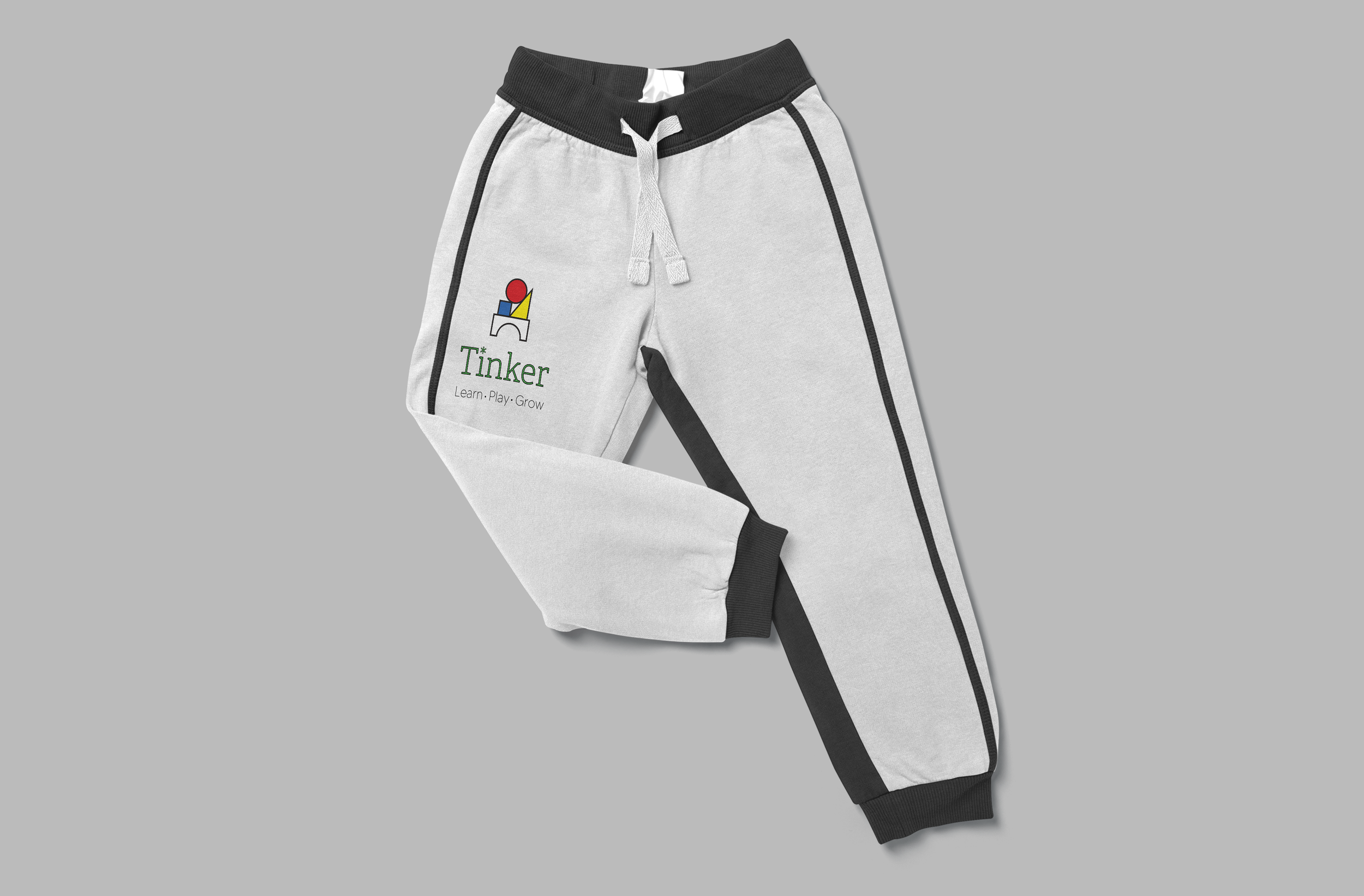 256-kids-jogger-pants-mockup-02.png