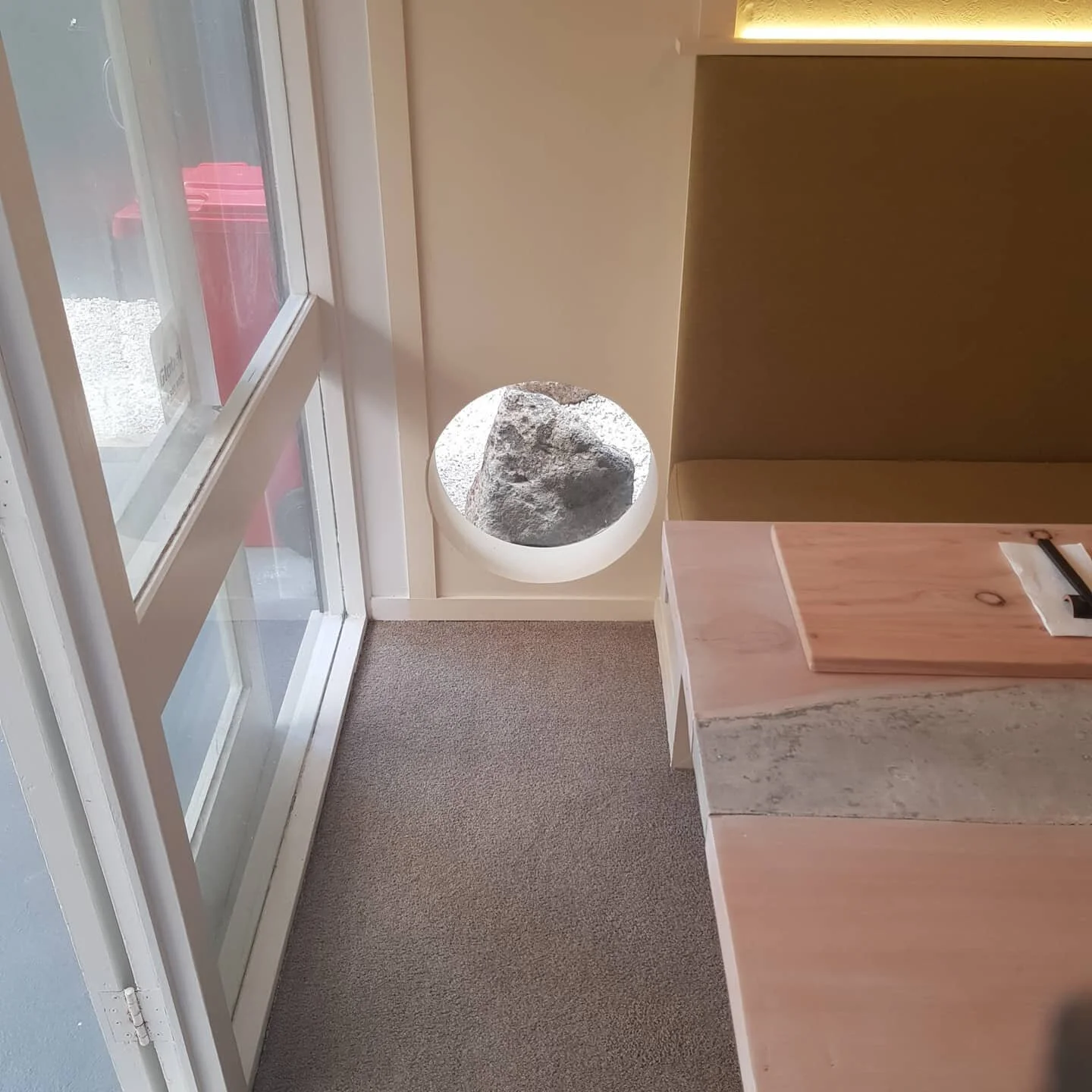 Viewing window for evening guests Yawara orewa