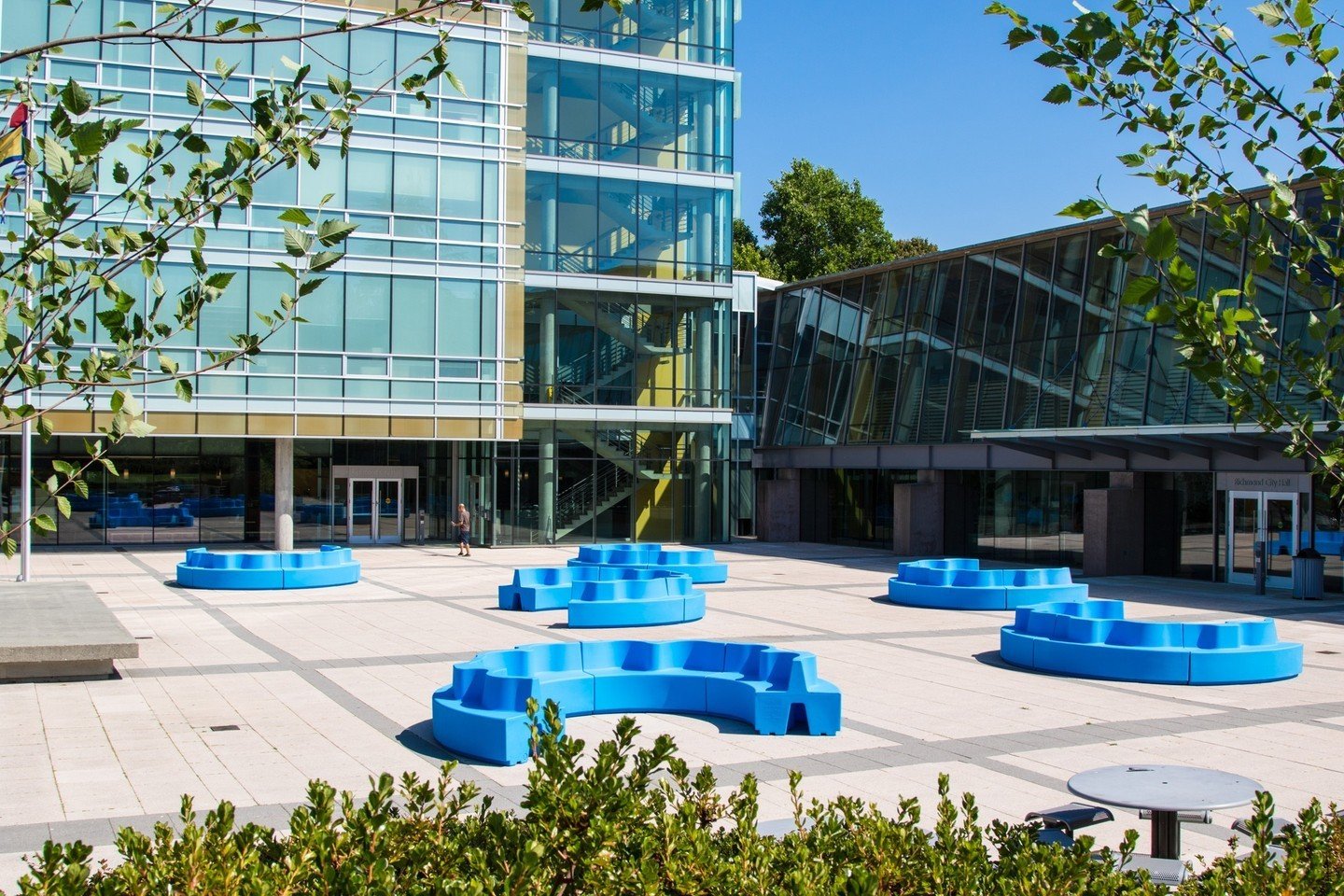 🏙️ Meander by Becki Chan and Milos Begovic returns to liven up public spaces in Brighouse Village. From May to October, the electric blue artist-designed modular seating units will be installed at Richmond City Hall Plaza, Richmond Cultural Centre P