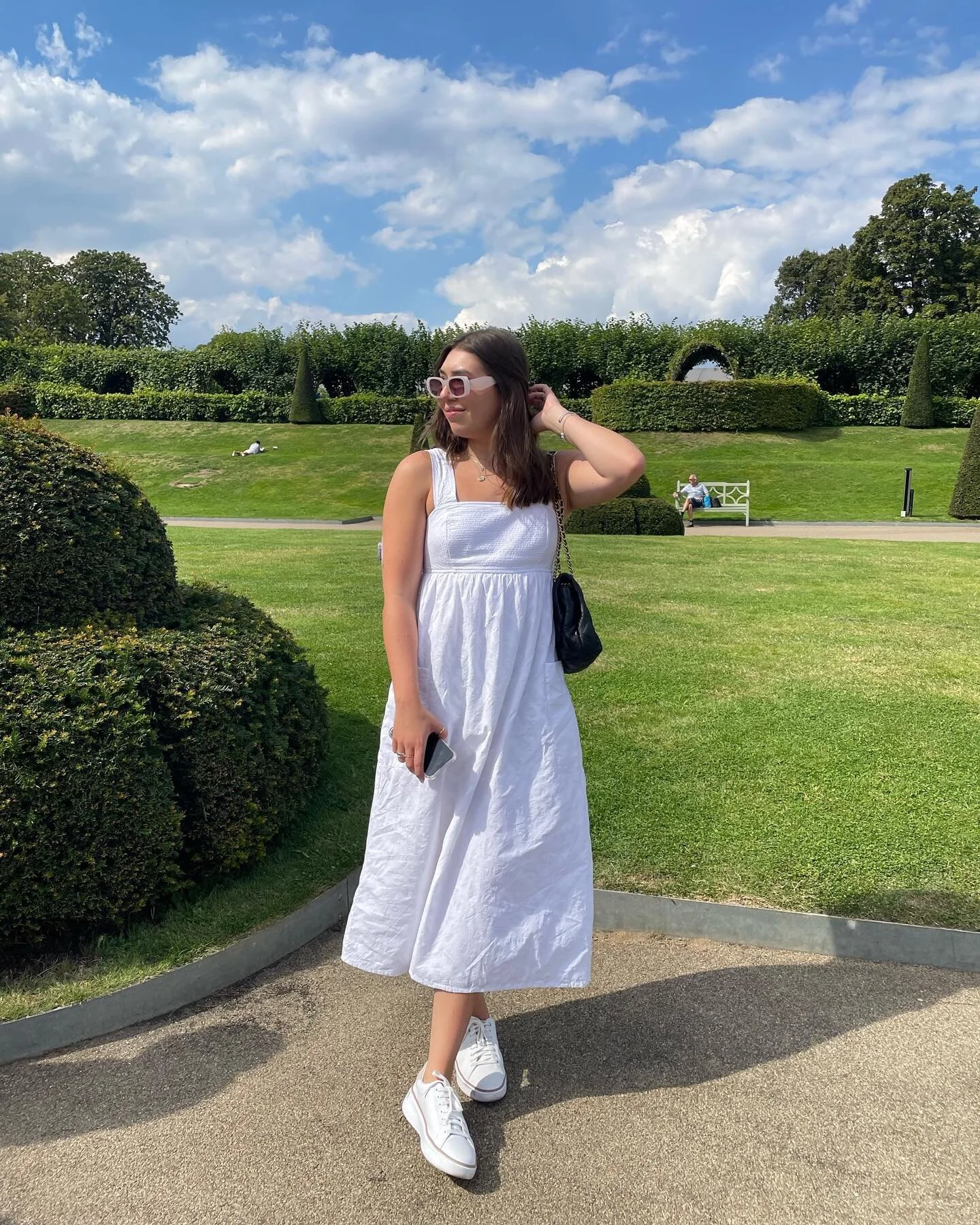 Wishing I was in a castle rn #london #kensingtonpalace #madewell