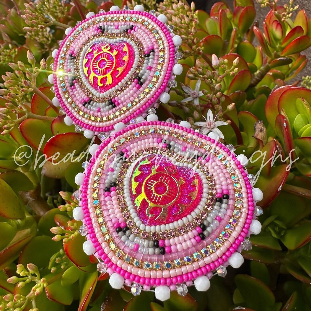 Love Shell beaded earrings!! These will be available for my Valentine&rsquo;s Day Collection on February 4th!!

#beadwork #beadedearrings #beadedearringsforsale #native #nativemade