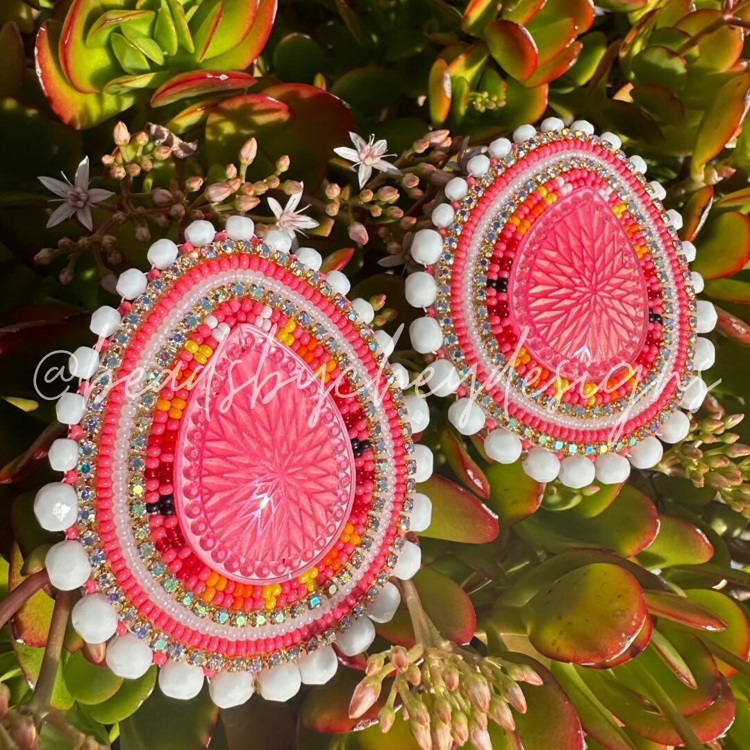 🍬 🍭 Sweet like candy beaded earrings! These will be available during my Valentine&rsquo;s Day sale on February 4th, 12pm pst at beadsbycheydesigns.com

#beadwork #beadedearrings #beadedearringsforsale #beadworkforsale #valetinesday