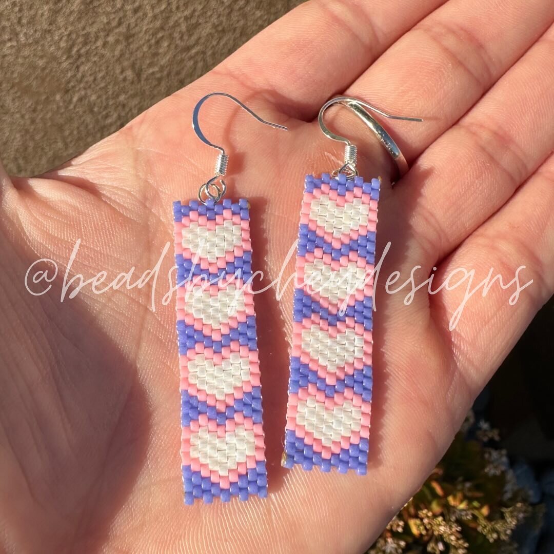Heart peyote stitch beaded earrings! These will be available for my Valentine&rsquo;s Day collection on February 4th, 12pm pst!

#beadwork #beadedearrings #beadedearringsforsale #nativemade #indigenousartist