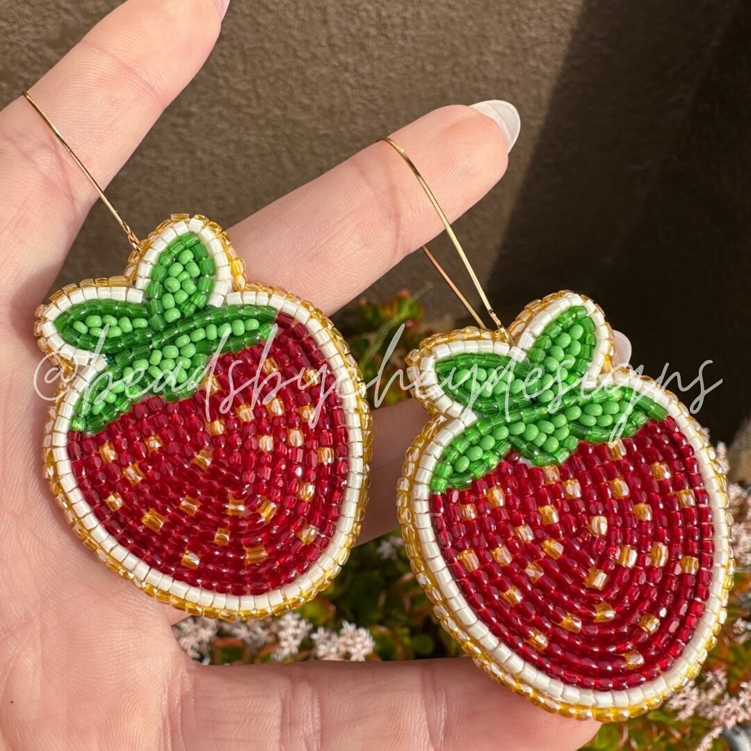Strawberry Beaded Earrings! 🍓 I made a pair like this a long time ago and got inspired to make them again! They will be available for my Valentine&rsquo;s Day Collection on February 4th, 12pm pst at beadsbycheydesigns.com

#beadwork #beadedearringsf